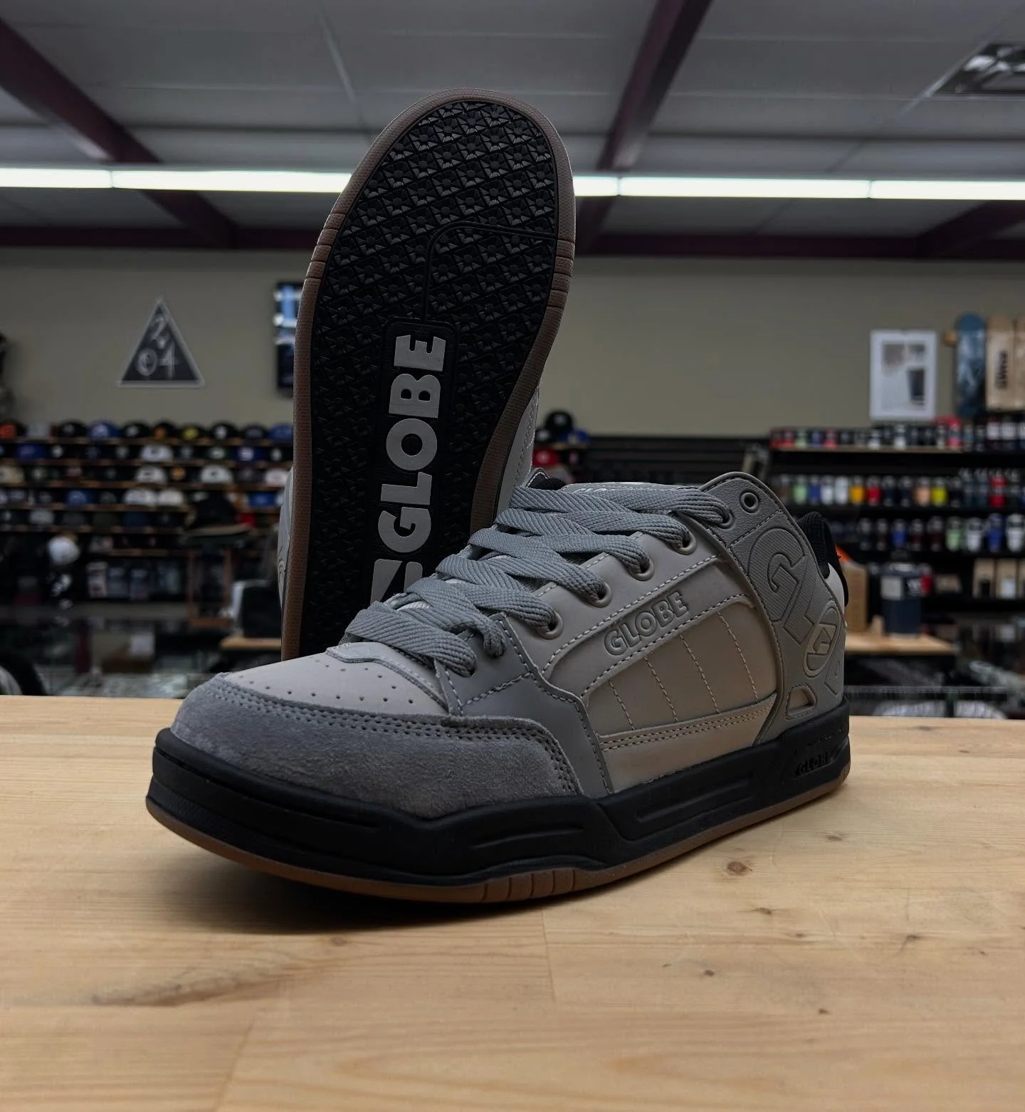 New colour way alert!!! Globe Tilt in Titanium/Black $120