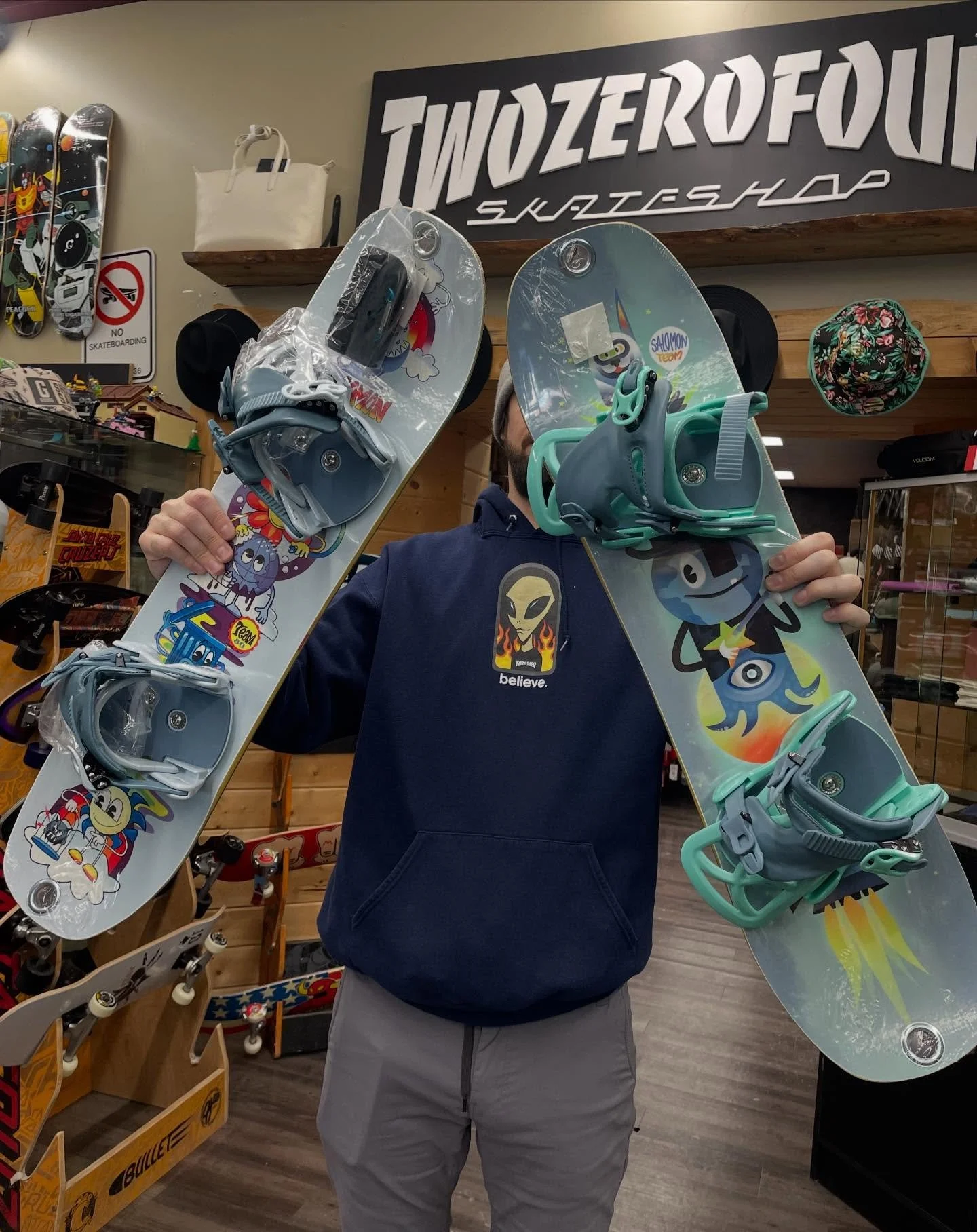 Salomon Kids Snowboard packages are back in stock! Come with Board, bindings and removable leash for pulling or following!
Available in 80, 90 &amp; 100cm!