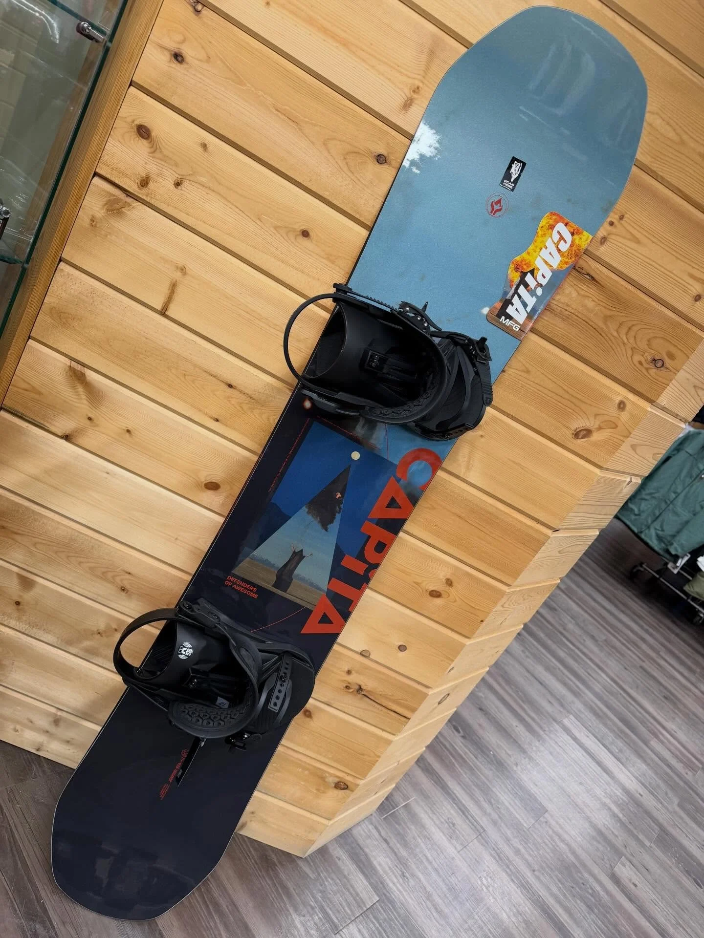 WIN ME!
To sweeten the pot, a pair of Union Flites have been added to the Snowboard Christmas Give Away!
Every $50 spent in the shop, gets you an entry for this set up!
Andddd for every $50 spent on Snow gear gets you an ADDITIONAL entry !