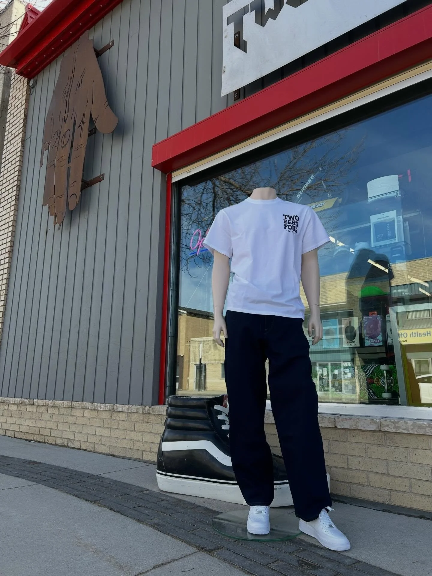 Volcom Billows and The Vans Chore pant
Two durable options for a baggy fitting pair of denim that are going to last the tests of time&hellip; and whatever else you can throw at them!