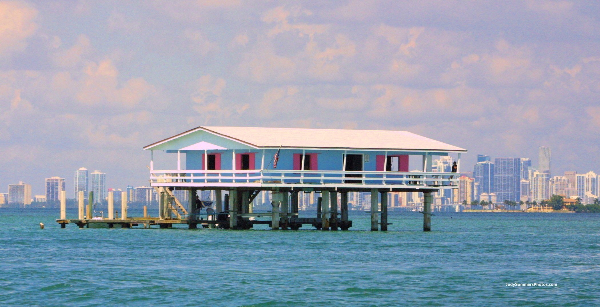 picture-176-blue-house-downtown-miami.jpg