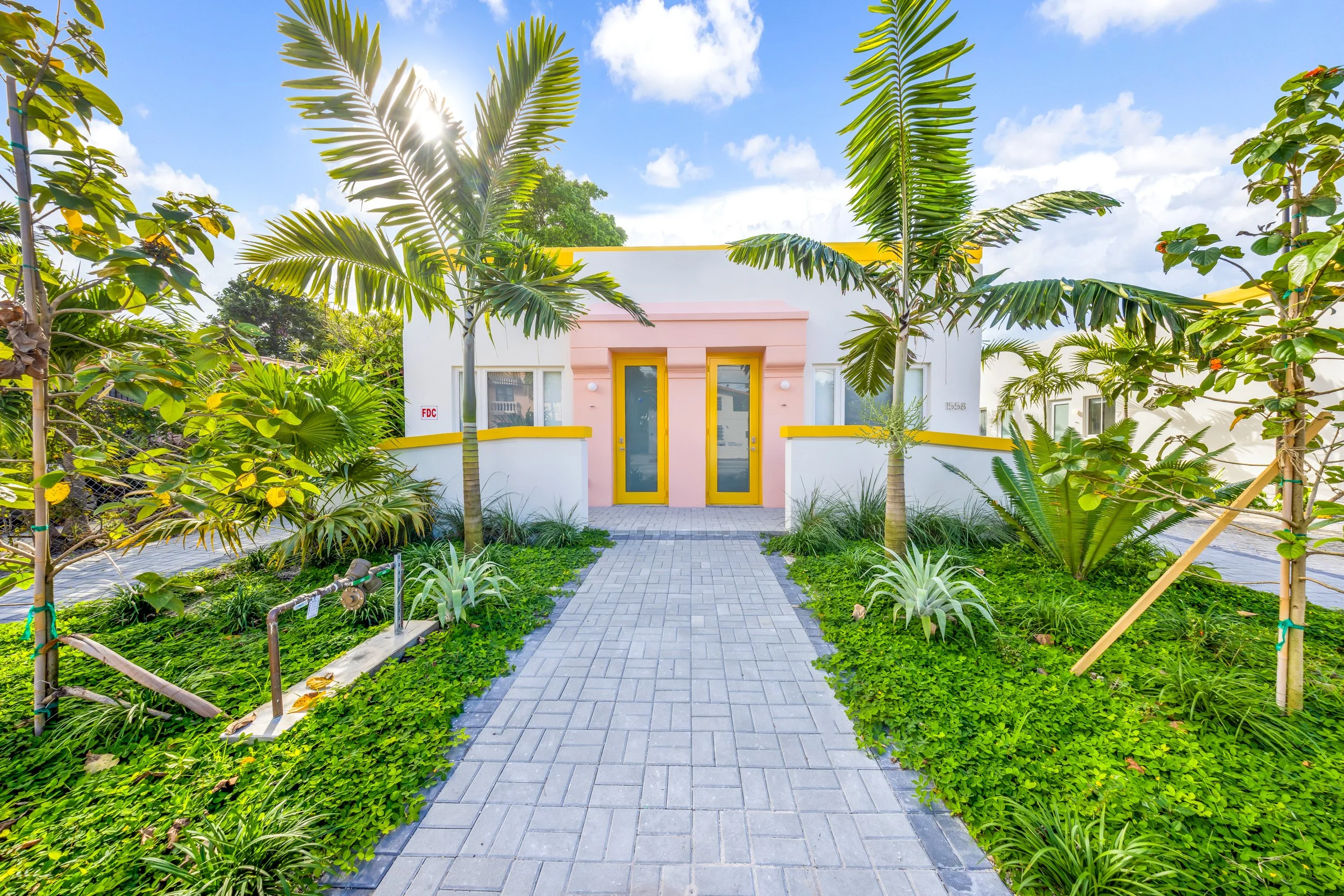 1568 SW Seventh St-Miami,_EL Jardin-Laura-13.jpg