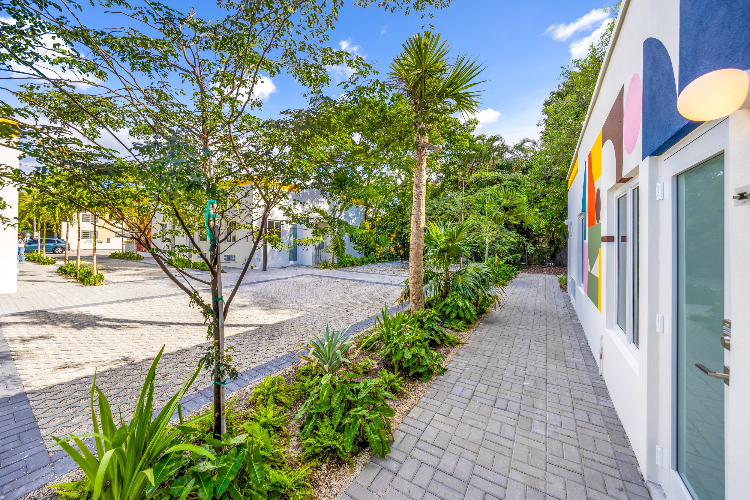 1568 SW Seventh St-Miami,_EL Jardin-Laura-24.jpg