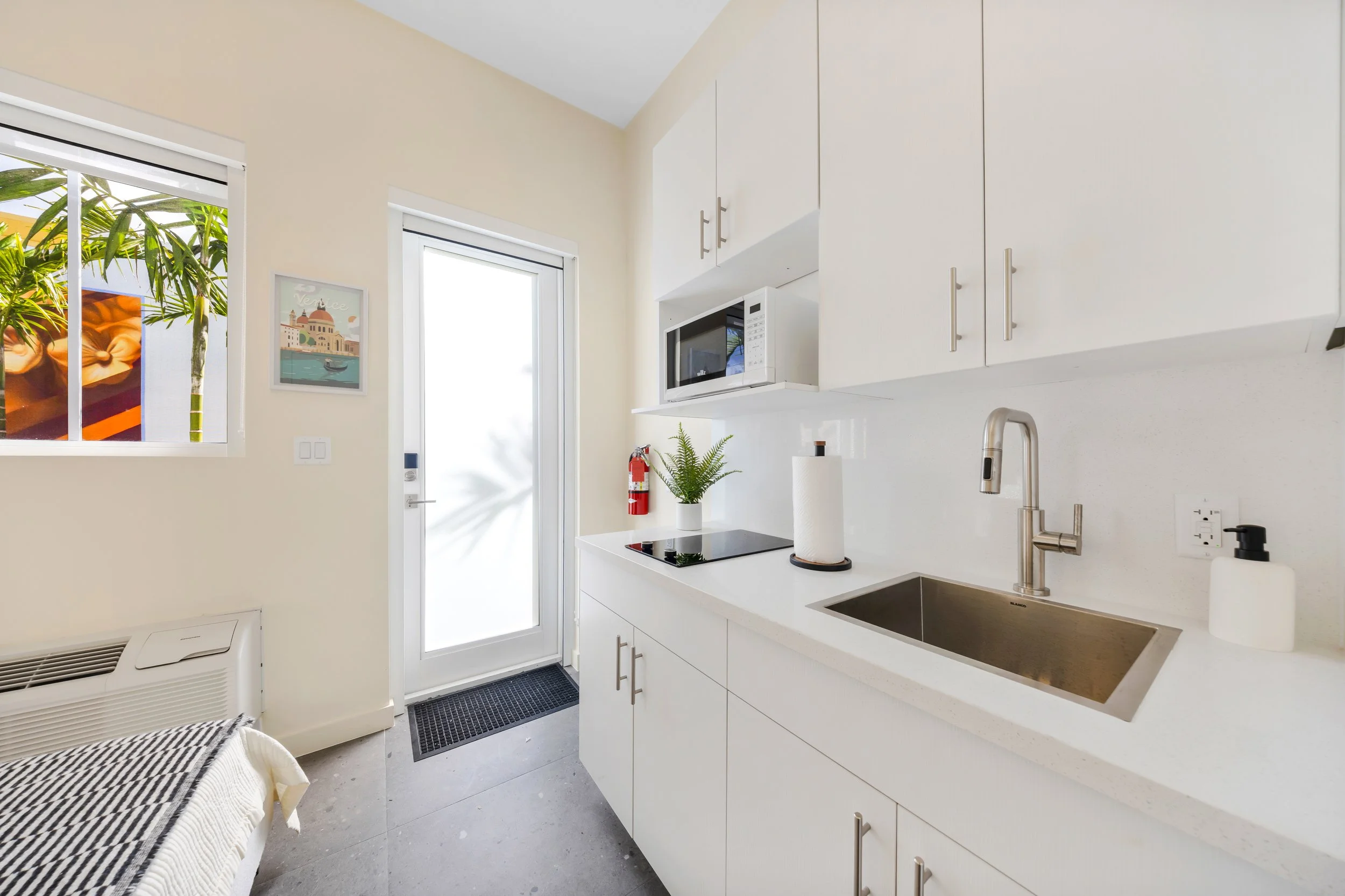 1568 SW Seventh St-Miami,_EL Jardin-Laura-5.jpg