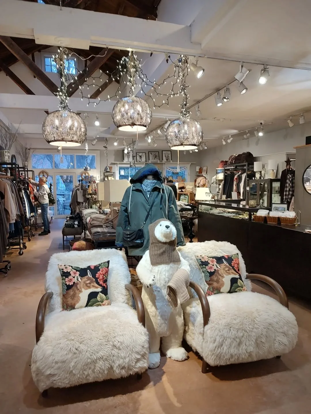 Holiday ready!  Hope to see you soon.  @luxebeauty @bareknitwear @hartford @blundstoneusa @jumper_1_2_3_4 @filson1897 @relwen @billy_reid @myciscohome @libeco_home @leeindustries #openeveryday #newprestonct #localbusiness #smallbusiness