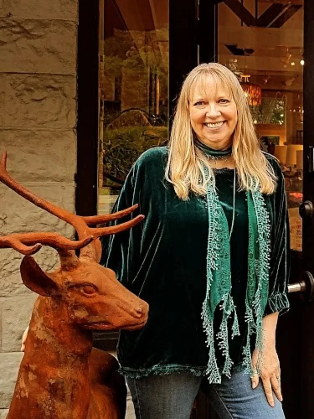 Jennifer would love to help you find the perfect sustainable sofa or comfortable chair for your home.  In stock.  Immediate delivery or take it away in your car!  @myciscohome @johnderiancompany @leeindustries @libeco_home @_sfcouncil #upholsteredhea