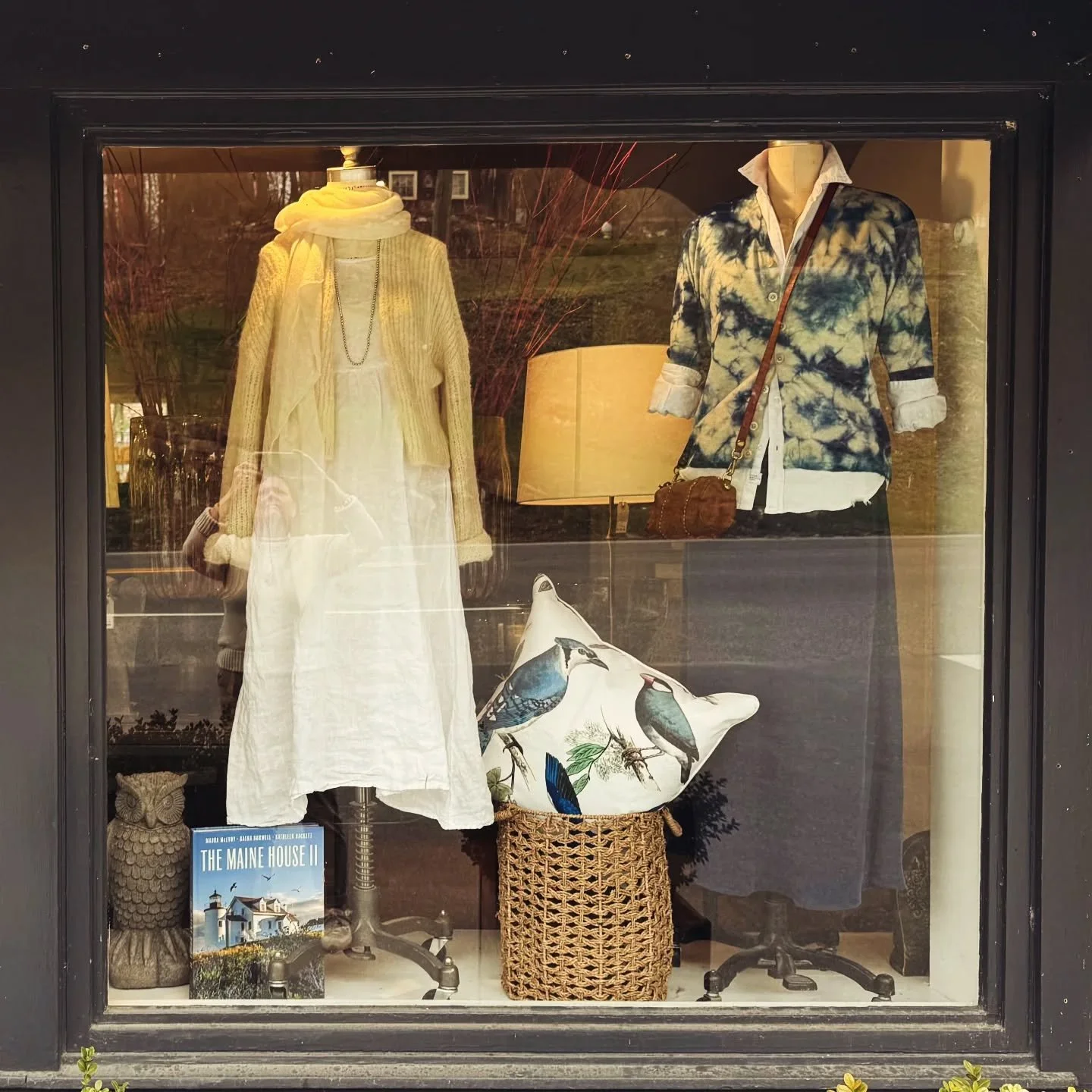 Spring Window.  @hartford @llea_blue @atelierdelphine #openeveryday #39years