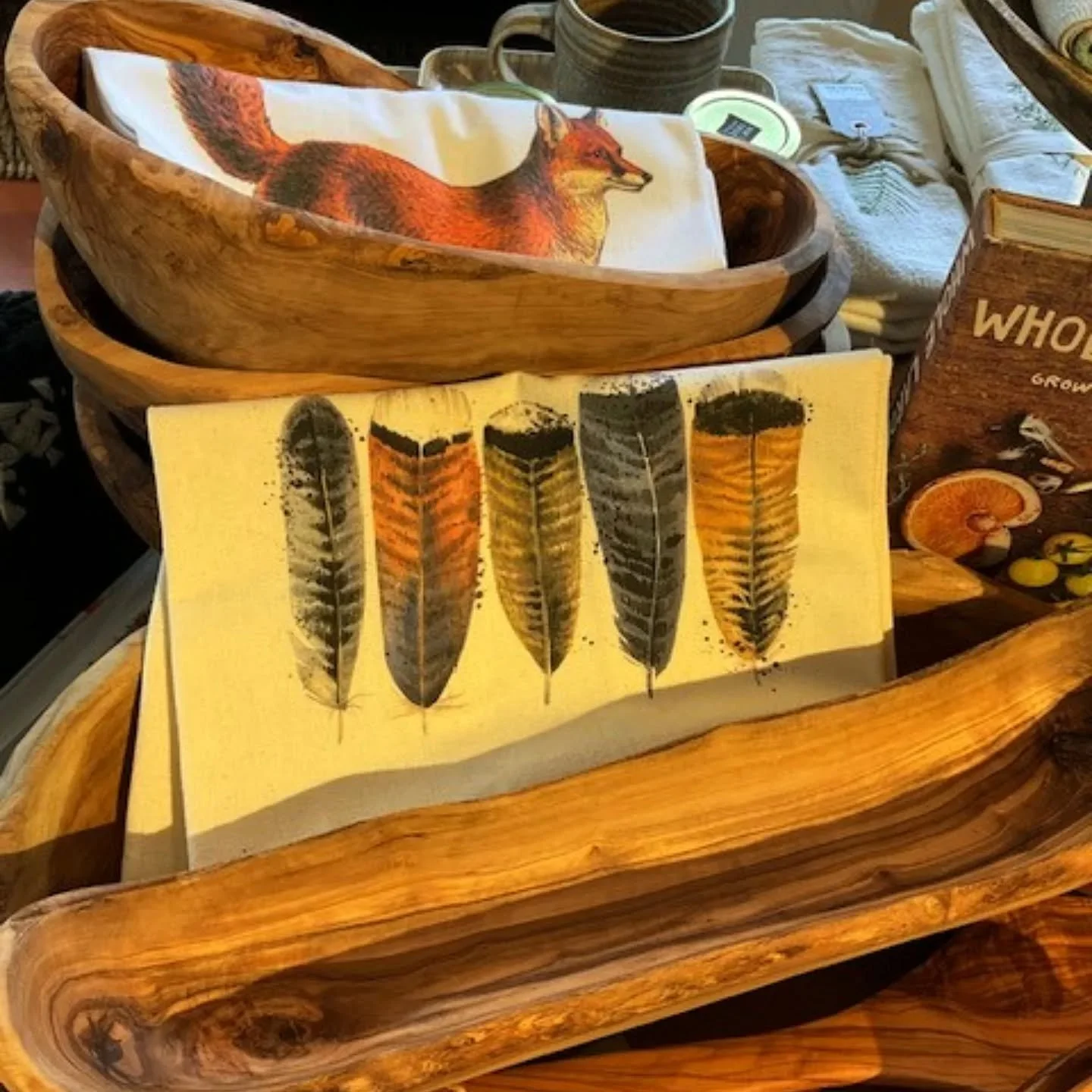 Rich wood cutting boards, handmade, and cotton tea towels for gifting or keeping.  #naturalwood #cotton #kitchendecor #hostessgift #39years