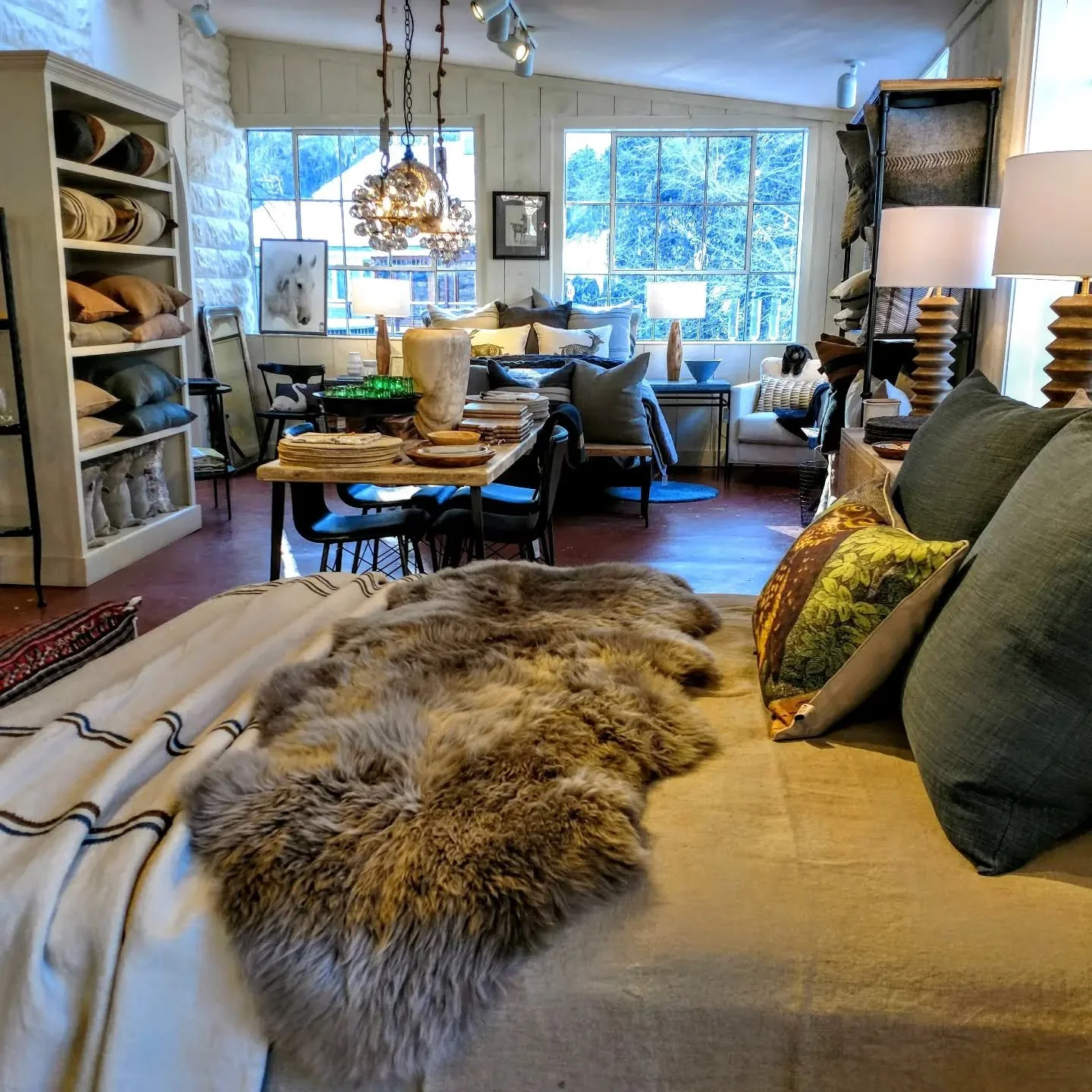 Splendid organic bedding.  @libeco_home @coyuchi @lissoylinen @39years @shoplocal