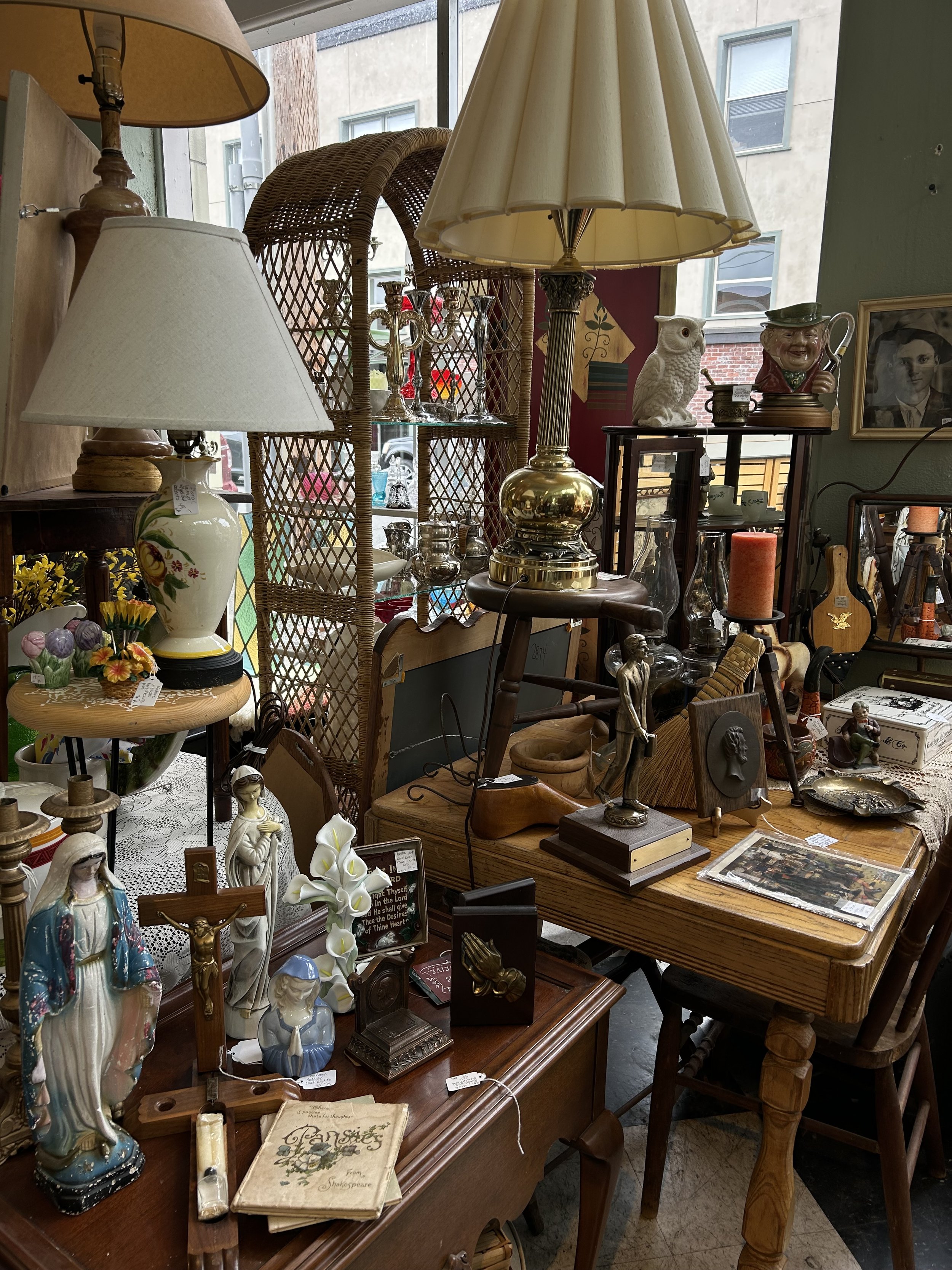 &nbsp;Small Business Spotlight: Dilly Dally Antiques and Collectibles&nbsp;