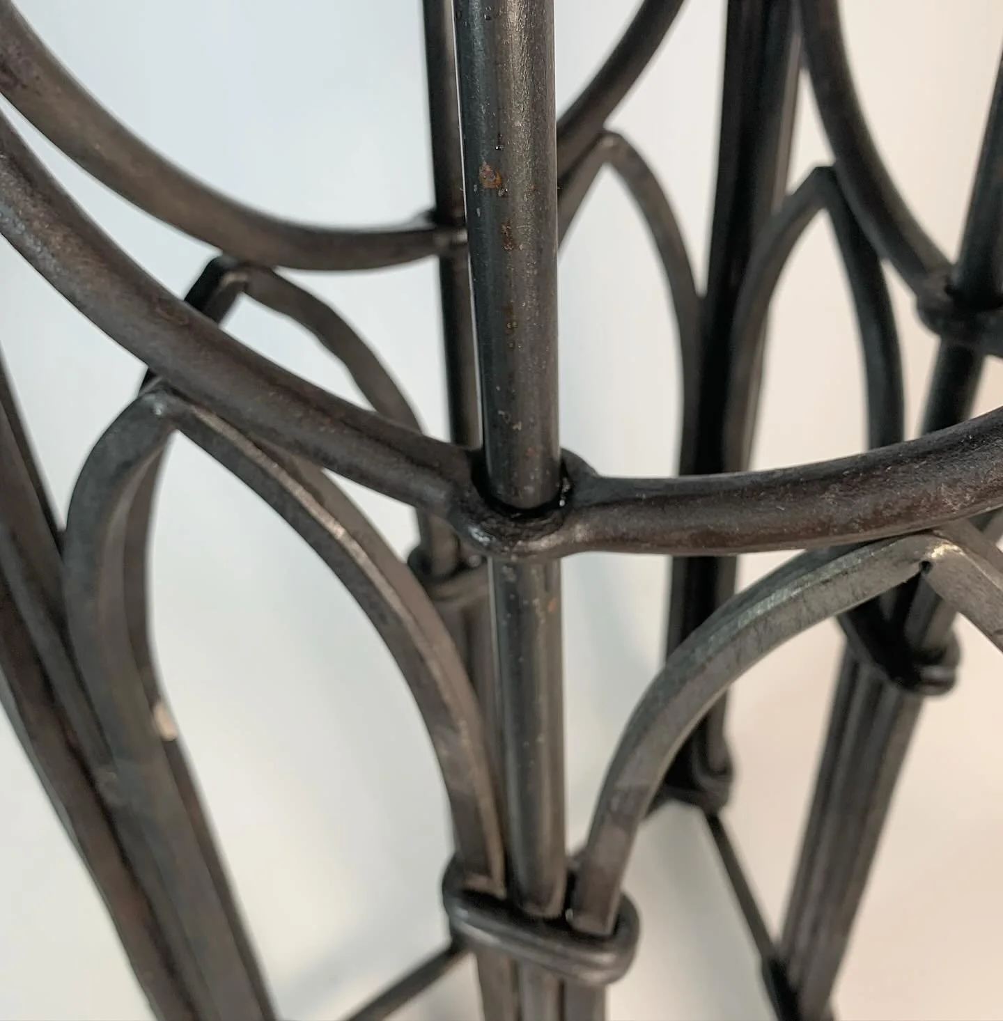 Gothic architecture inspired end table. 

#art #gothicarchitecture #gothic #blacksmith #blacksmithing #handforged #nbartist #haiburton #fleming #hsad