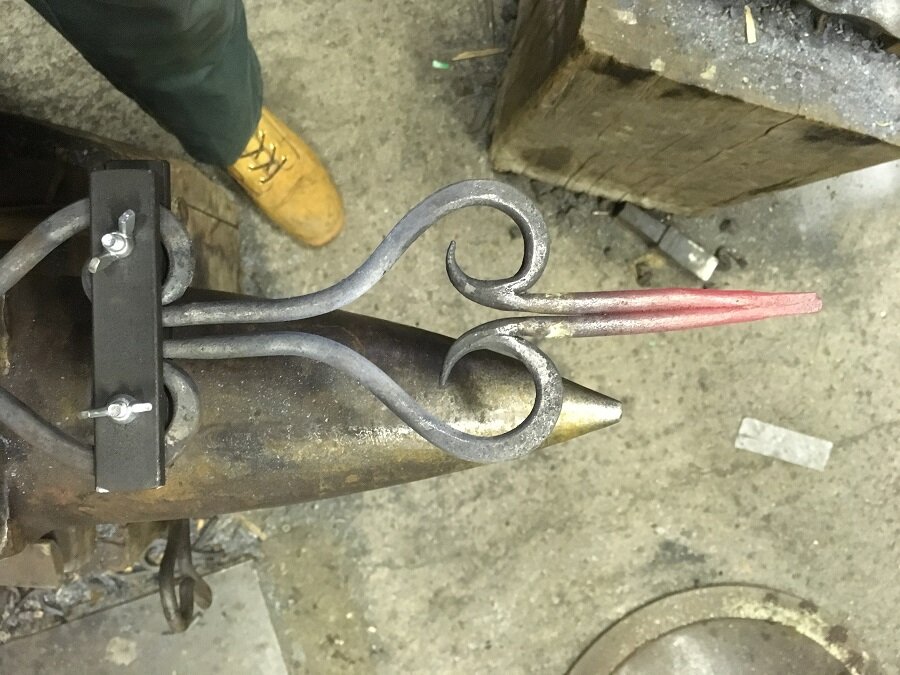 Jig used to hold the two bars in place for the firewelds at each end. 