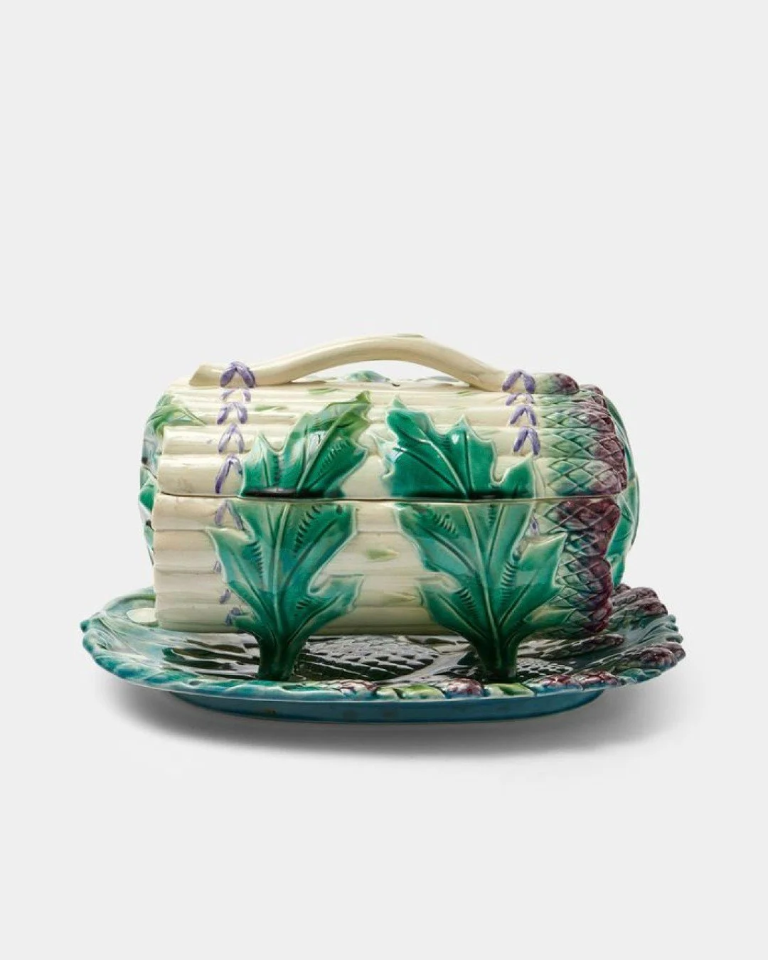 Seven things we saw this week and want badly. Comment ASPARAGUS to shop. 💅🏽⁠
⁠
1. Consider this antique, vintage asparagus tureen the most treasured, unique addition to your collector's cabinet, via @__abask__. The delicate details of this authenti