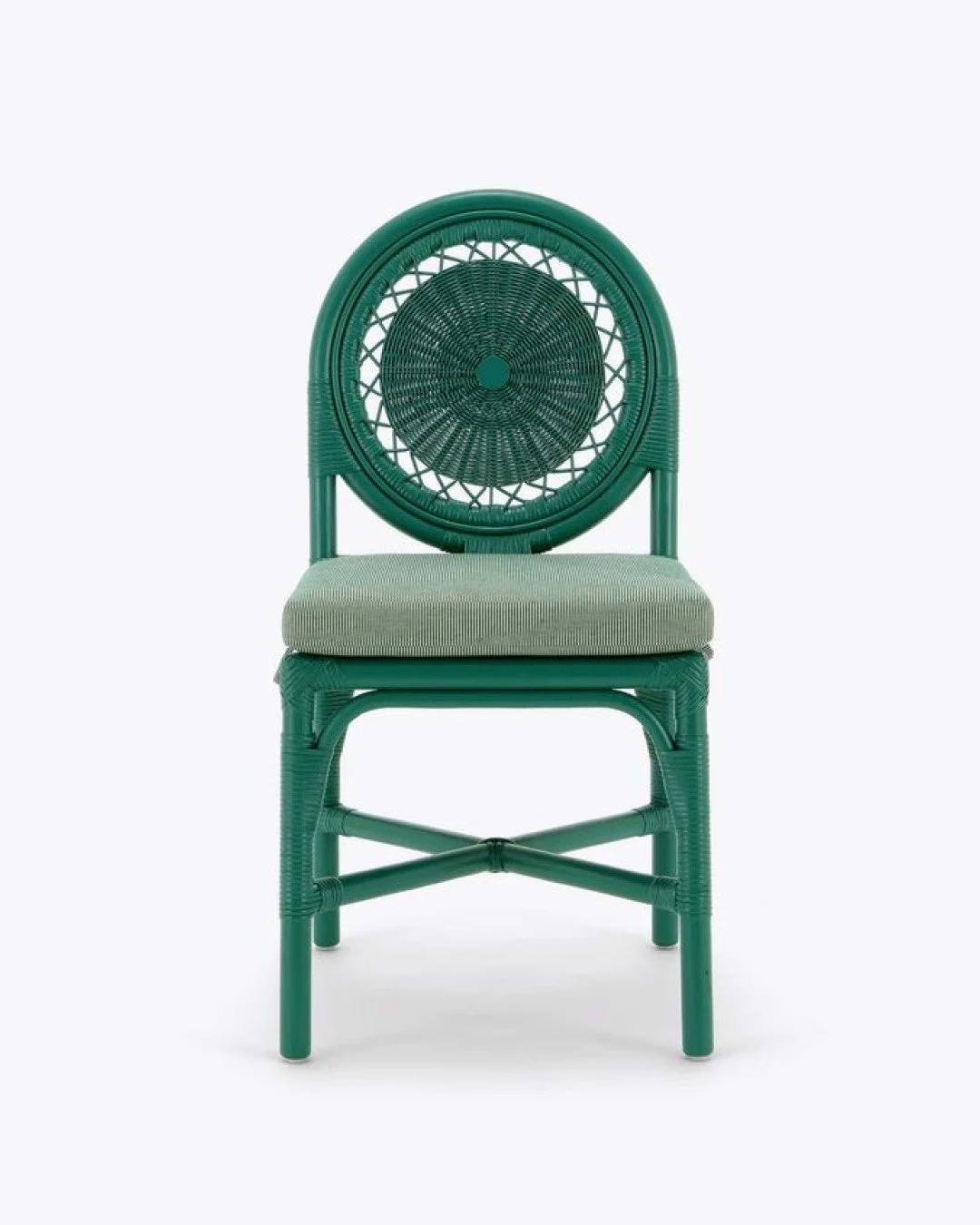 Seven things we saw this week and want badly. Comment SOANE and we'll send you the links to shop. 💅🏽⁠
⁠
1. A chair like this begs for an afternoon in the sun, sipping on something sweet. The meticulously wrapped Carousel Chair from @soanebritain se