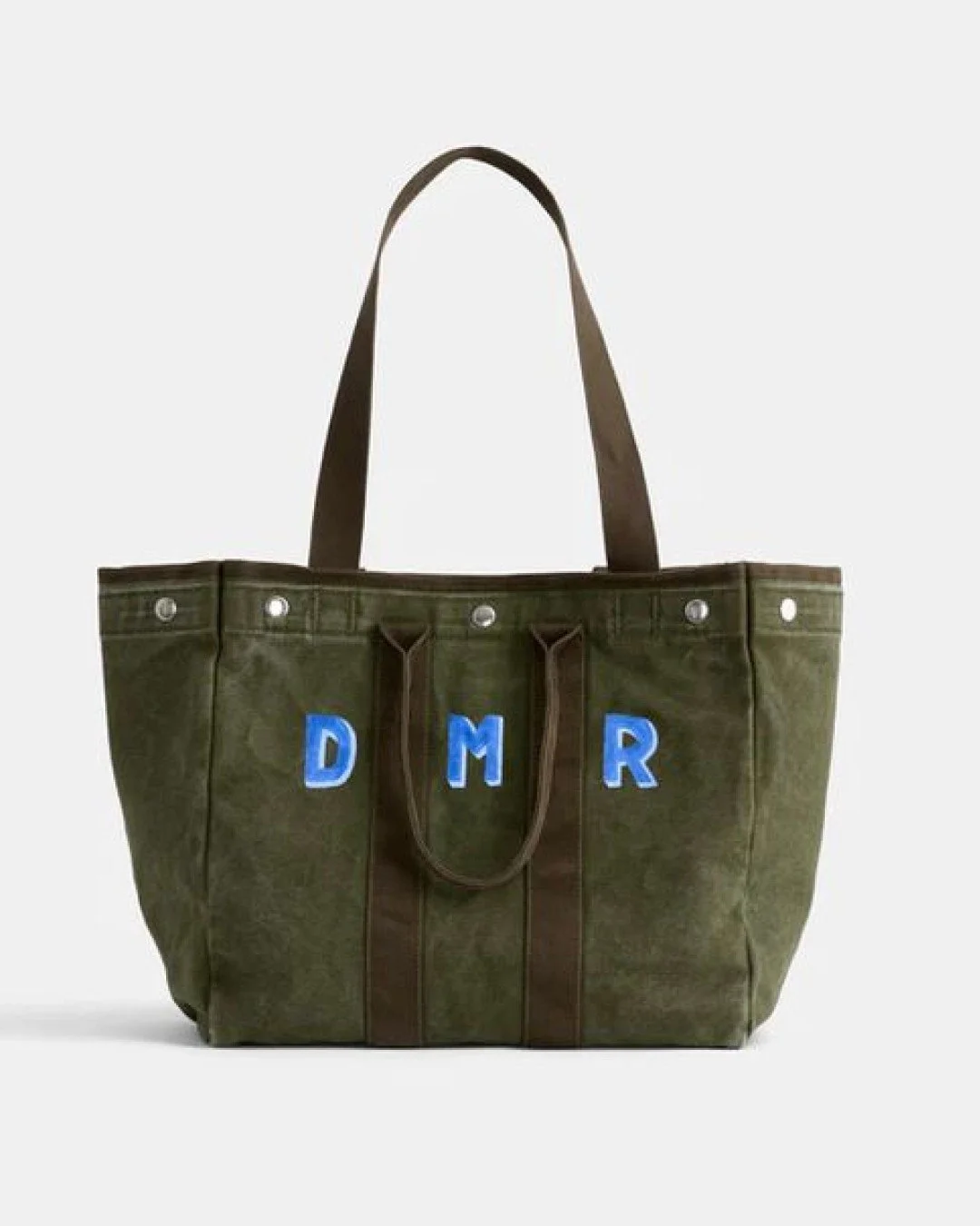 Seven things we saw this week and want badly. Comment MILL and we'll send you the links to shop. 💅🏽⁠
⁠
1. Consider this the chic fall upgrade of the canvas tote you wore all summer. The Weekday Tote from @alexmill comes in a host of moody, seasonal