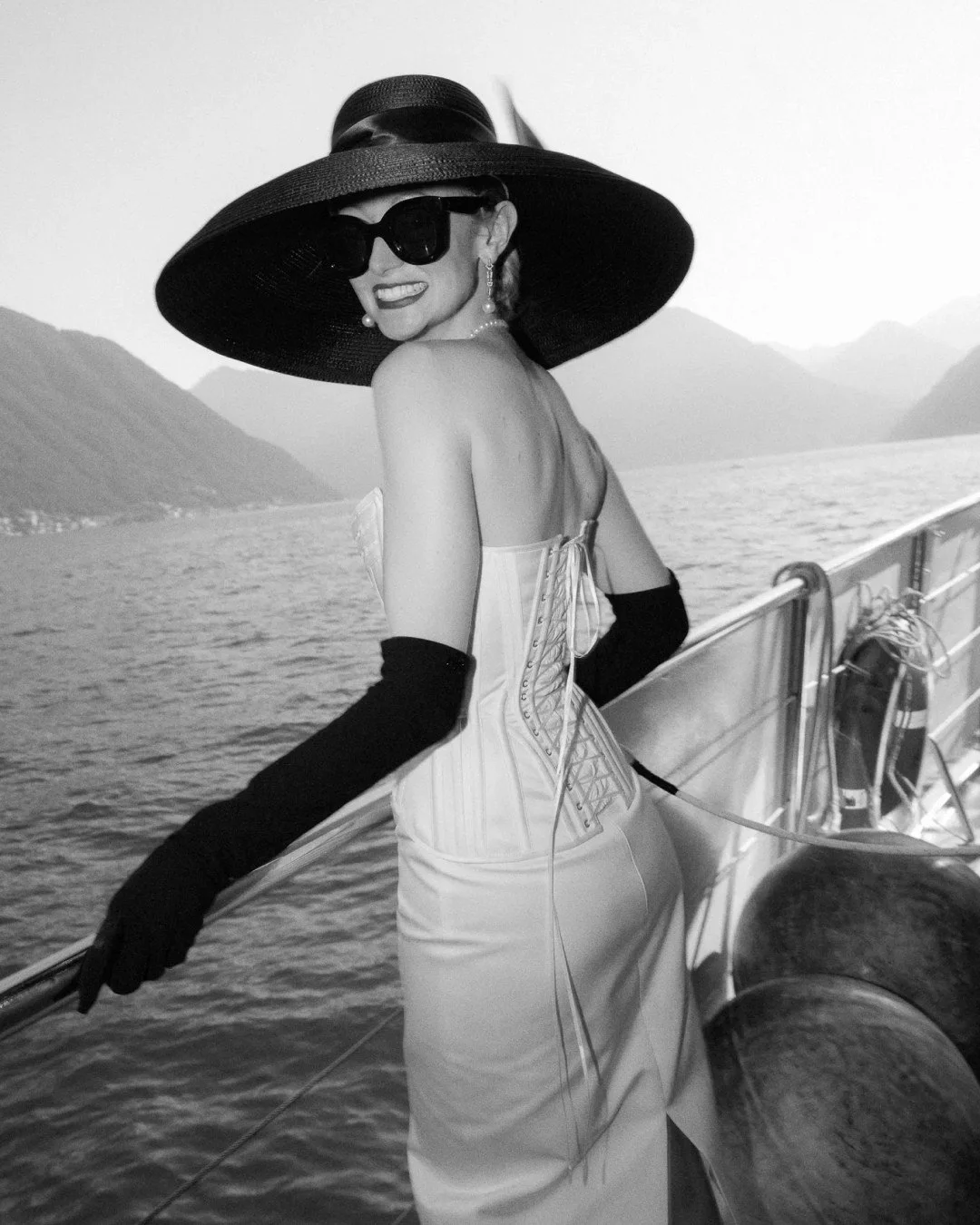 Sorry we&rsquo;re late&hellip; we were completely transported by this Lake Como wedding, where every moment feels like a love letter to craft, intention, and timeless beauty.⁠
⁠
What struck us most wasn&rsquo;t just the couture: the hand-sewn French 