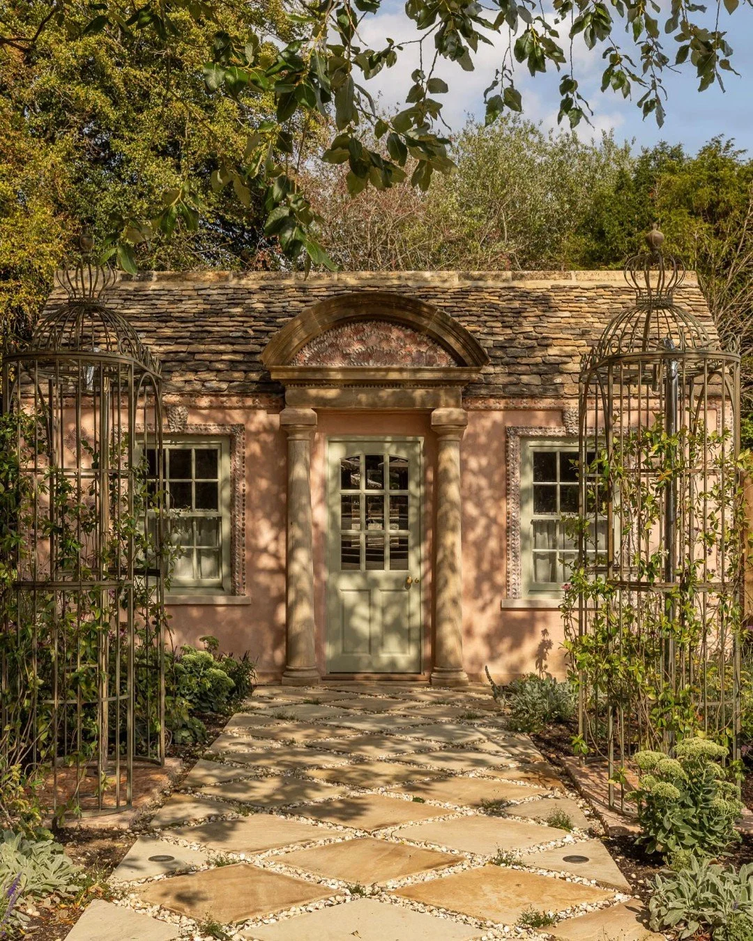Poolside folly in the Wiltshire countryside. ⁠
⁠
Shell-encrusted and pleasantly pink, the pool house at @kinhousewiltshire is bold, inviting, and on just the right side of playful.⁠
⁠
Interior Design by @barlowandbarlow⁠
Shellwork by @campionanddaugh