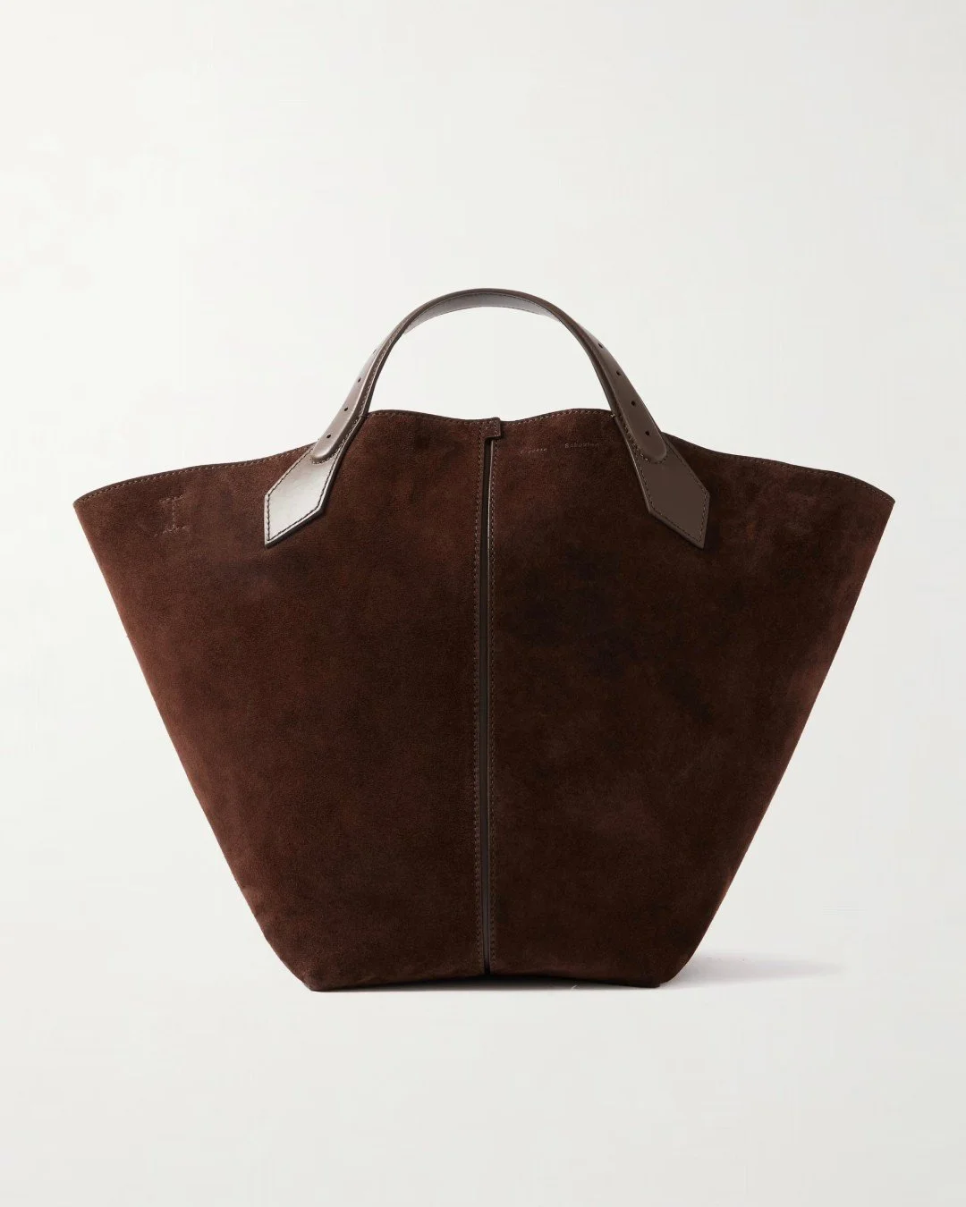 Seven things we saw this week and want badly. Comment PROENZA and we'll send you the links to shop. 💅🏽⁠
⁠
1. The fact that this @proenzaschouler Chelsea tote fits a laptop while looking this chic secures it staunchly at the top of our fall handbag 