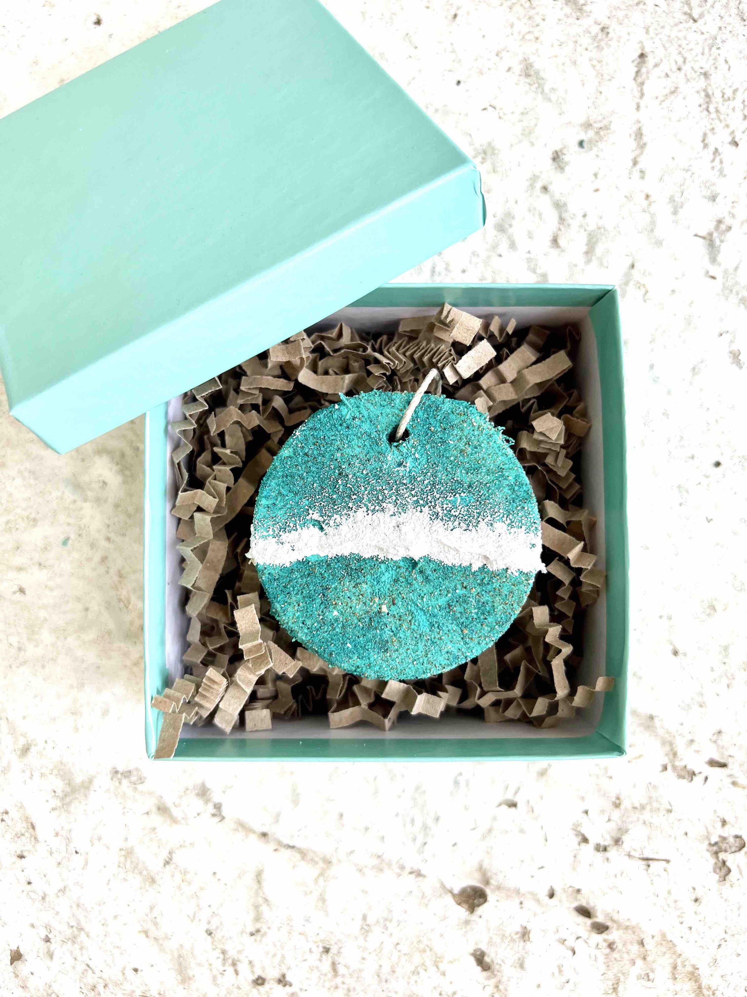 Turquoise ocean single in box.jpg