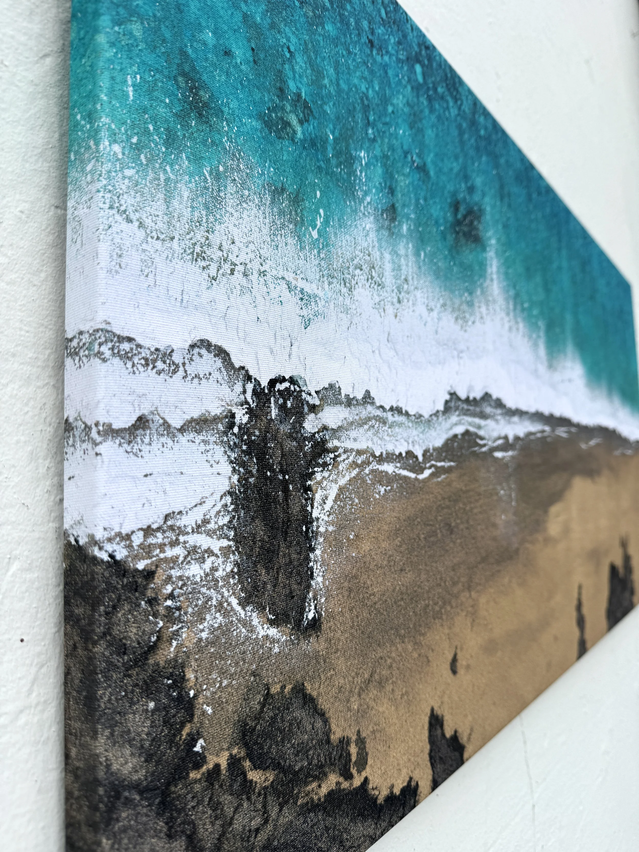Angled view of the 2cm gallery-wrapped edge of the Mother Ivey's Bay canvas