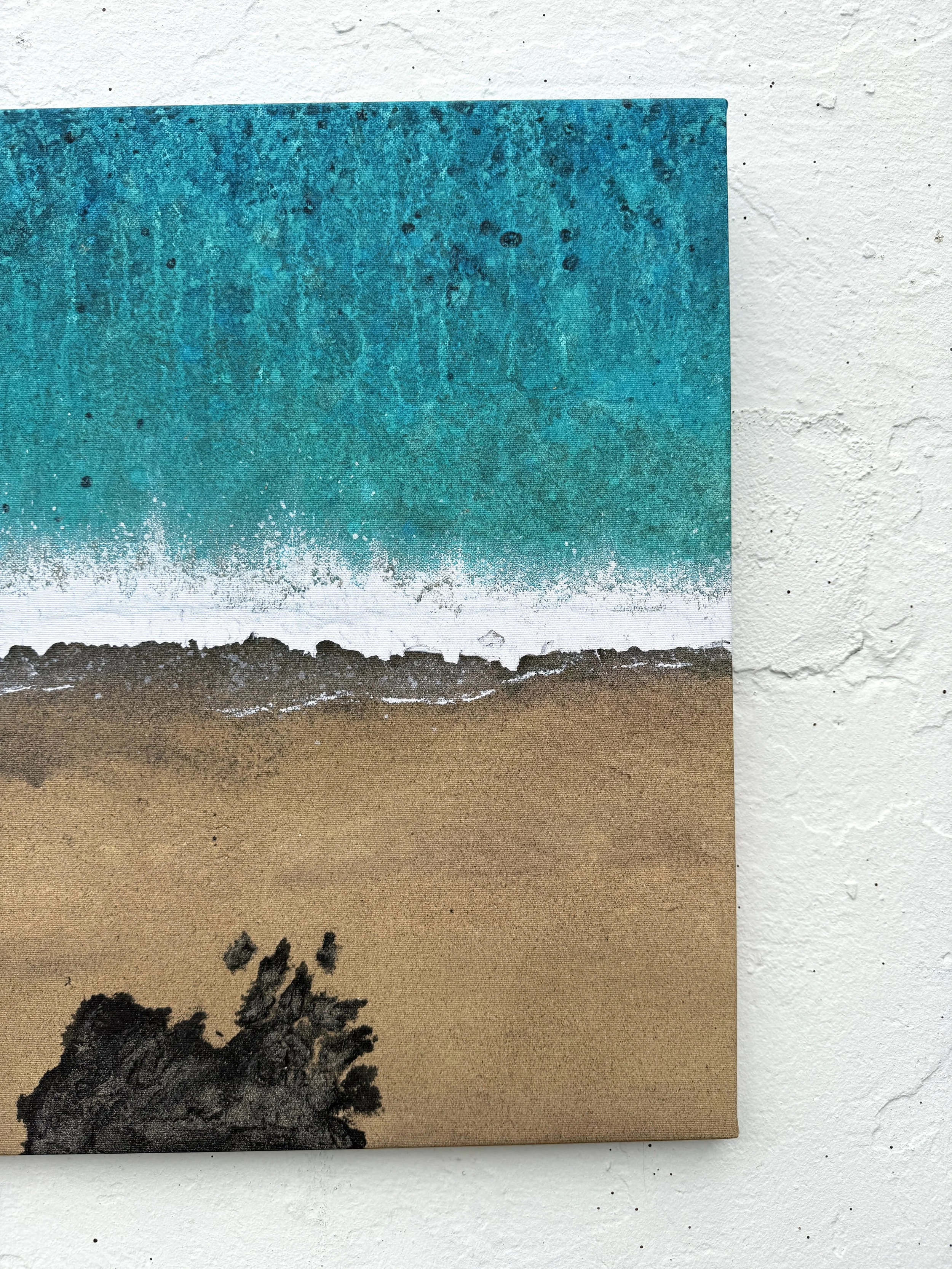 Close-up of the bottom right section of the texture on the Mother Ivey's Bay canvas