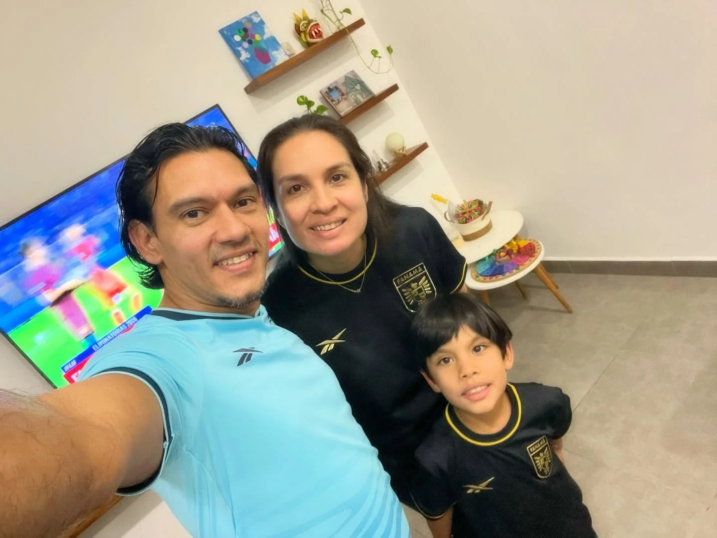 Familia 🫶🏻
 
Todos tenemos un significado para la palabra familia, que viene de las experiencias que hemos tenido, de lo que hemos escuchado, aprendido, de lo que nos inculcaron&hellip;

Sin embargo creo que no importa lo que entiendas como Familia