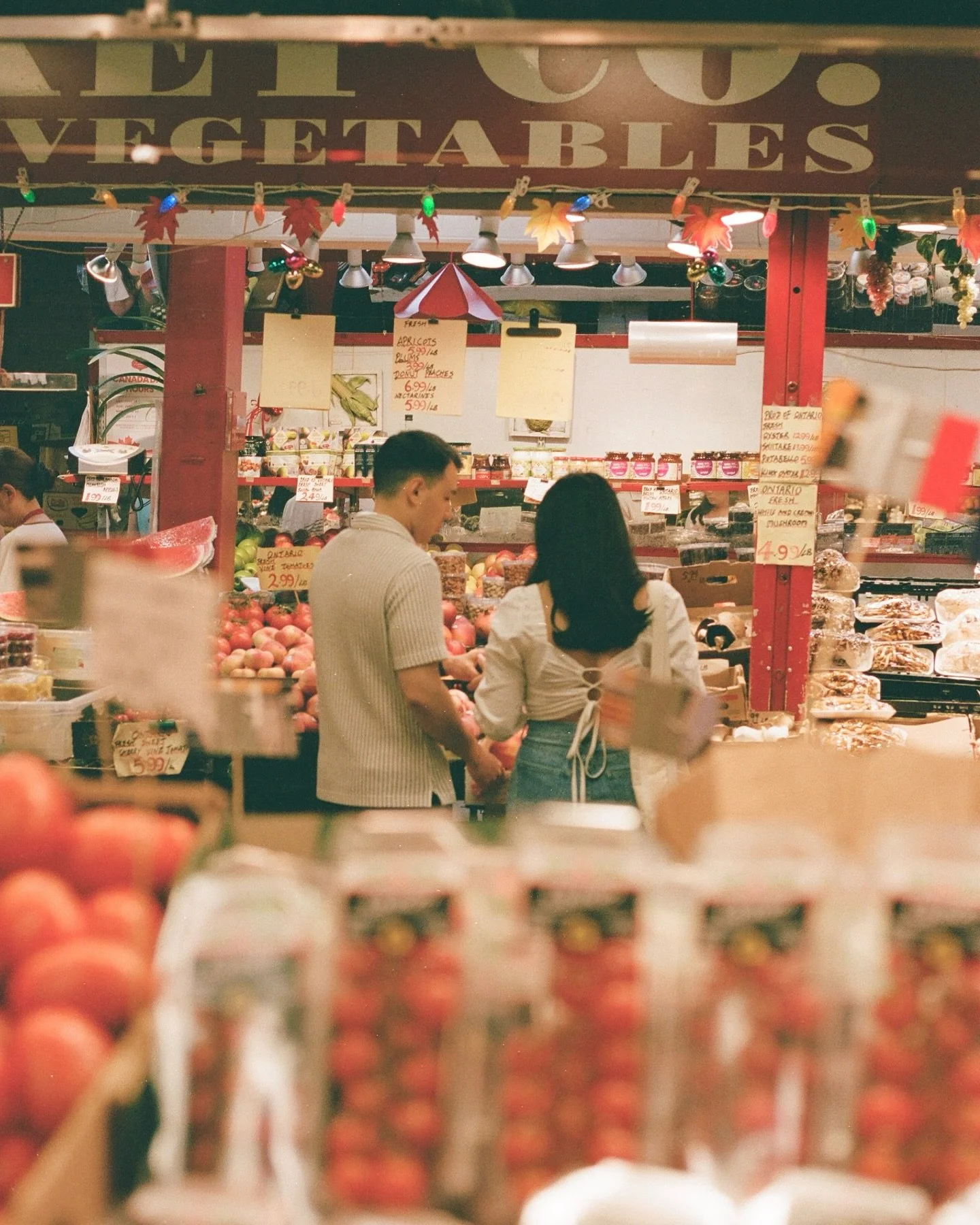 An afternoon photo date with Chris &amp; Theresa &mdash; walking through their neighborhood, visiting their favorite spots: St. Lawrence Market, Berczy Park, and Caf&eacute; Landwer. 
We love sessions like this &mdash; minimal posing, just real momen