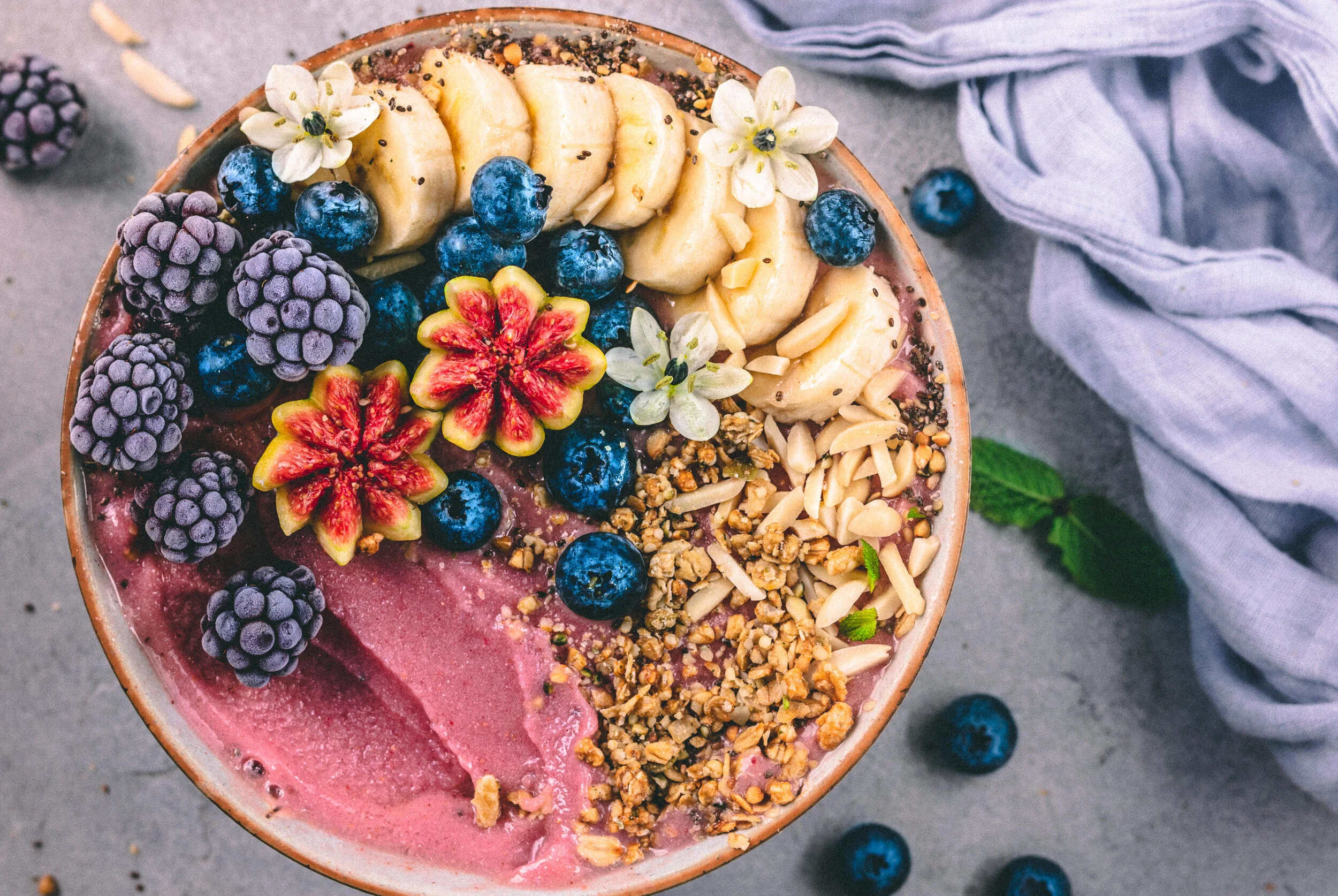 Pear, Banana & Strawberry Smoothie Bowl