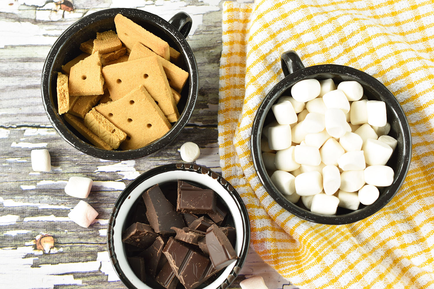 vegan-smores-cookies-with-marshmallows-chocolate-and-graham-crackers-horiz-1500.jpg