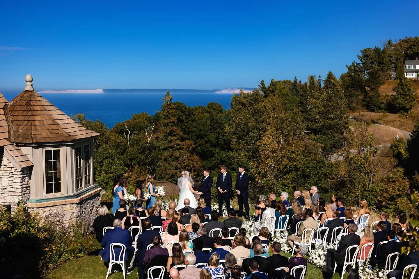 Paige &amp; Austin&rsquo;s lakeview affair.