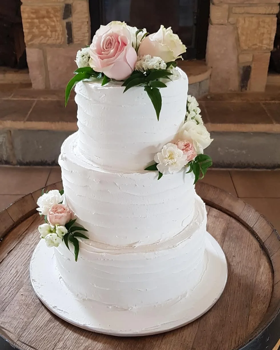 Hunter Valley 3 tier vintage iced (circle finish) wedding cake