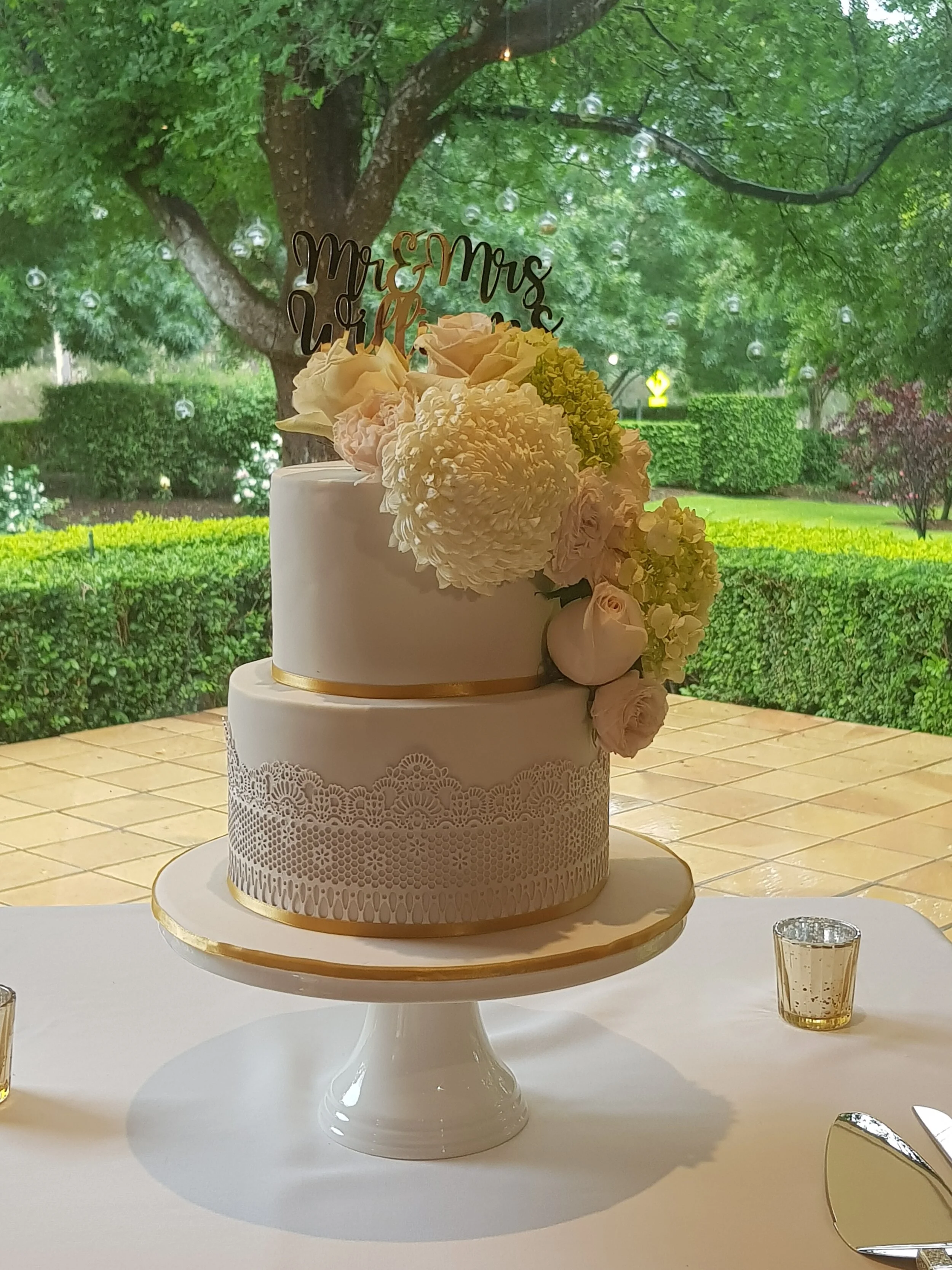 Hunter Valley 2 tier white lace wedding cake