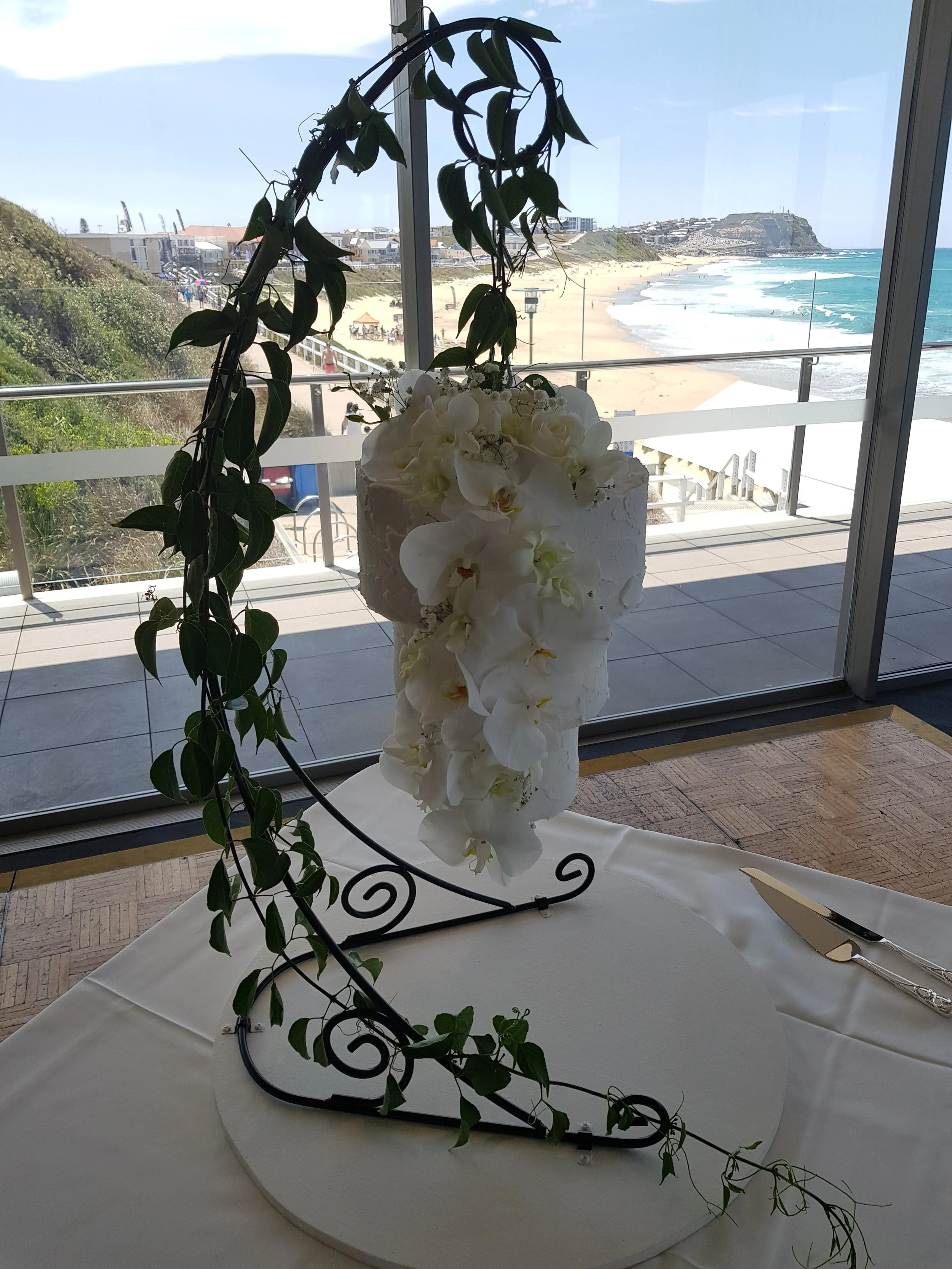 Newcastle Chandelier hanging cake vintage wedding cake