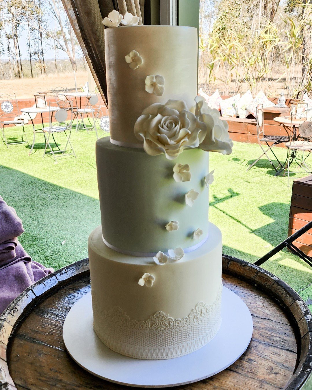 Monica &amp; Andrew - 16/09/2023

3 tier white fondant cake in yummy caramel, white choc strawberry and lime &amp; coconut. Check out the gorgeous sugar lace details on the bottom tier! 😍

📍 @kookaburrahideawayhuntervalley
💐 @girraweencreations - 