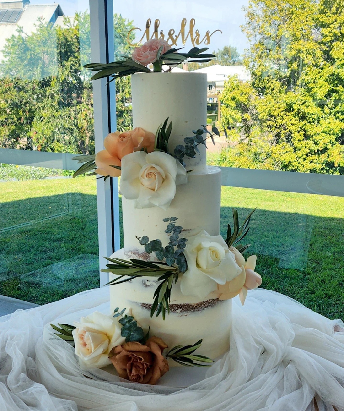 A soft and romantic three-tier semi-naked cake layered with white chocolate passionfruit and white chocolate raspberry,  a dreamy duo made to be shared. 🍰✨

Topper in fresh blooms by @jademcintoshflowers

📍@petersonhouseweddings

#dragonflycakes #h