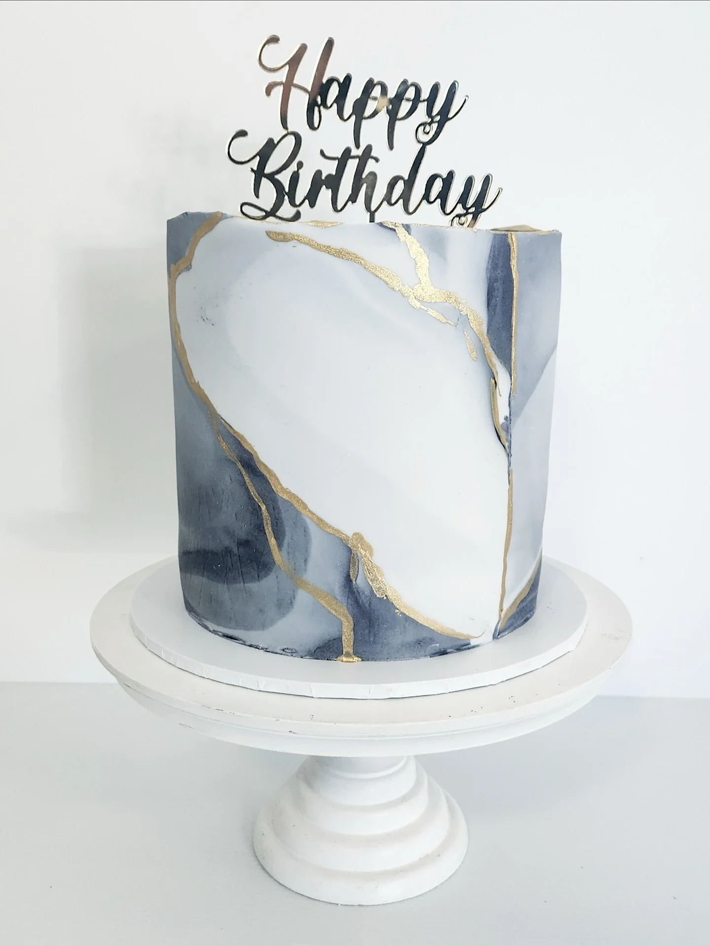 From milestone birthdays to surprise soir&eacute;es, every Dragonfly event cake is made to wow the crowd and steal the spotlight. Whether you&rsquo;re after elegant textures, edible florals, or just something deliciously fun, we&rsquo;ve got your nex