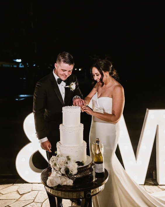 TASTEMONIAL 💌

&ldquo;We could not have asked for a better cake to suit our wedding day. Fiona blew us away with the beauty and taste. Absolutely delicious, our guests were asking for more days after the wedding. Fiona was super communicative and fr