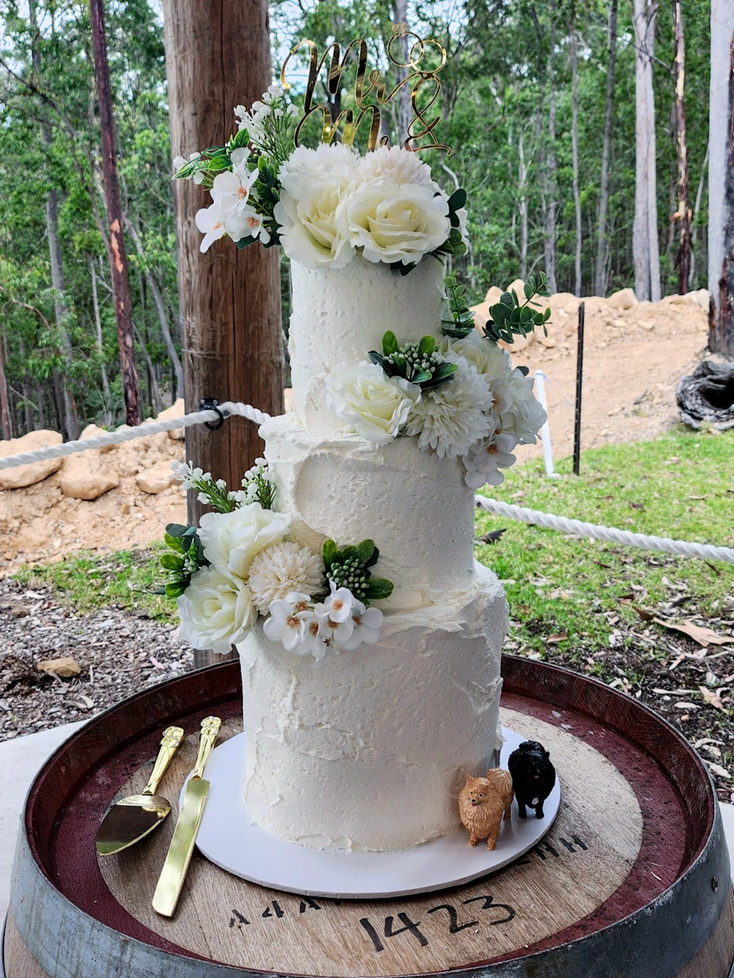For Madison &amp; Alex&rsquo;s wedding at @mandalongcountryestate , I created this 3-tier vintage iced cake in  White choc raspberry, chocolate &amp; caramel. Topped with fresh blooms from @the_flower_alley and a couple of cute little guests at the b