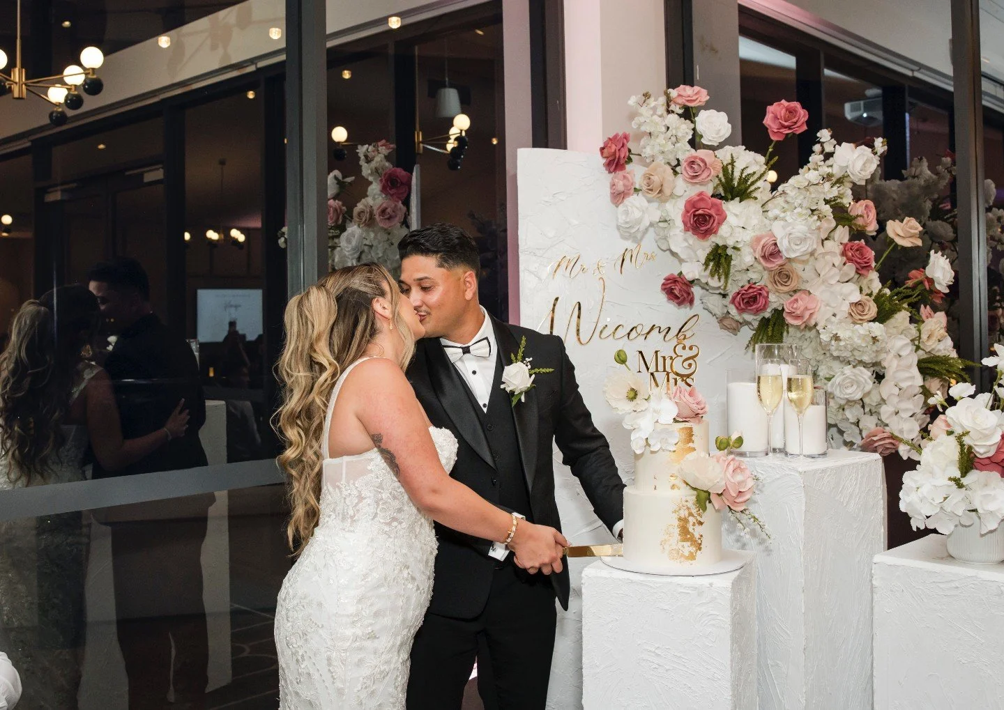 Monique &amp; Josh ❤️ that first slice as newlyweds ✨

A sweet pause in the day, a shared laugh and a cake made to be enjoyed, not just admired. 🍰 

Planning, Styling, Coordination &amp; MC @huntereventsnsw
Venue, Catering, Bev @belmont16ssailingclu