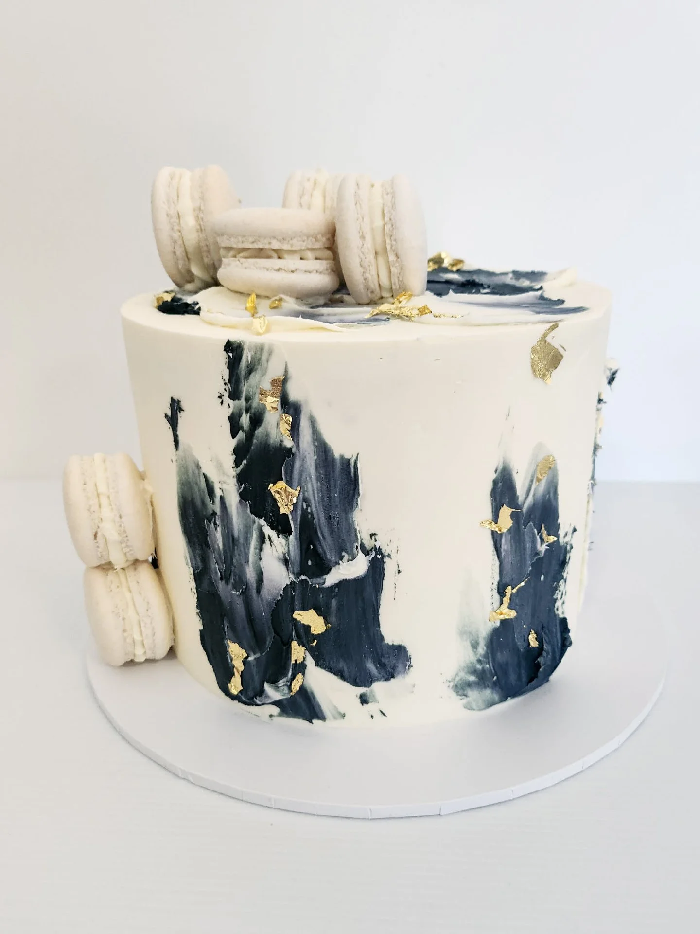 Weddings might be my specialty&hellip; but birthdays?
Oh, we absolutely celebrate those properly around here.

From milestone moments to &ldquo;just because&rdquo; gatherings, every event cake is made to look beautiful and taste even better. Think la