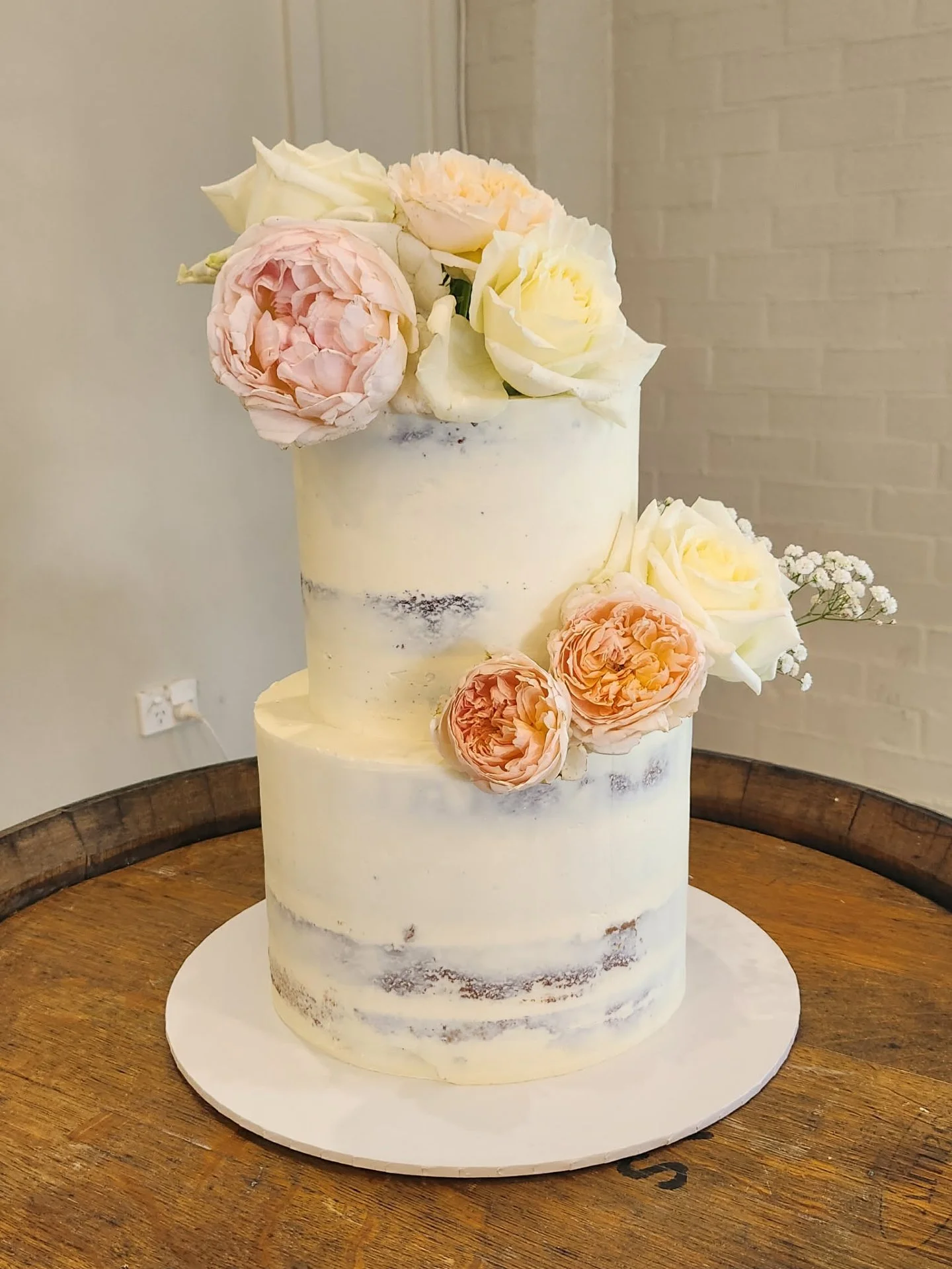 There's something extra special about a vow renewal cake.🤍

This two-tiered semi-naked cake features white choc coconut with white choc &amp; coconut ganache, plus chocolate with white choc &amp; Oreo ganache. What a combo! 🥥🍫✨

#dragonflycakes #h