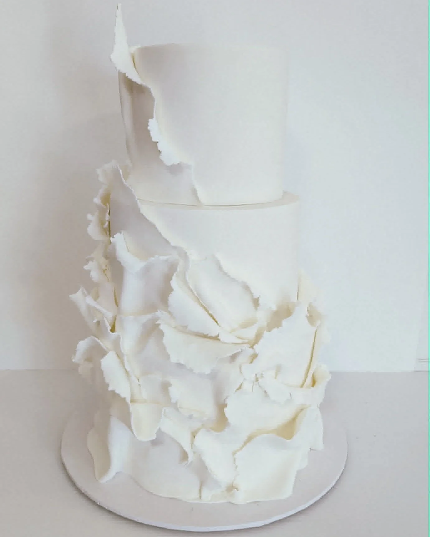 Torn. Dramatic. Completely stunning.

Three tiers of citrus with full coverage torn fondant ruffles for Therese &amp; Jaime at @redleafwollombi

This one is everything 😍

#dragonflycakes #huntervalleywedding #huntervalleyweddingcake #weddingcake #ne