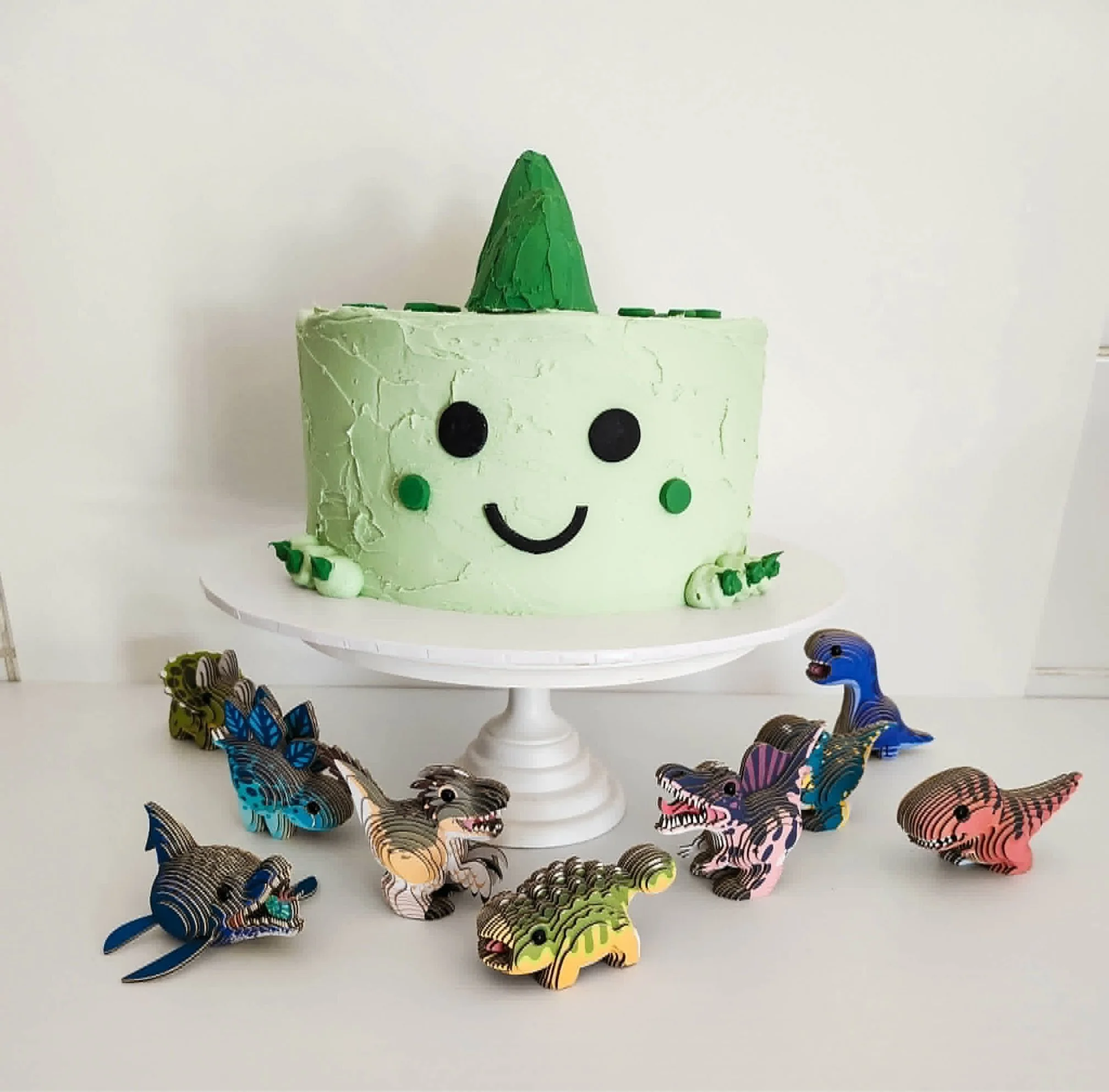 A dinosaur cake?! Say no more 🦖💚

Dusty&rsquo;s 1st birthday was right up my alley because anyone who knows me knows I am OBSESSED with dinosaurs.

This little smiley dino was such a joy to make.🦕

#dragonflycakes #newcastlensw #huntervalley #birt