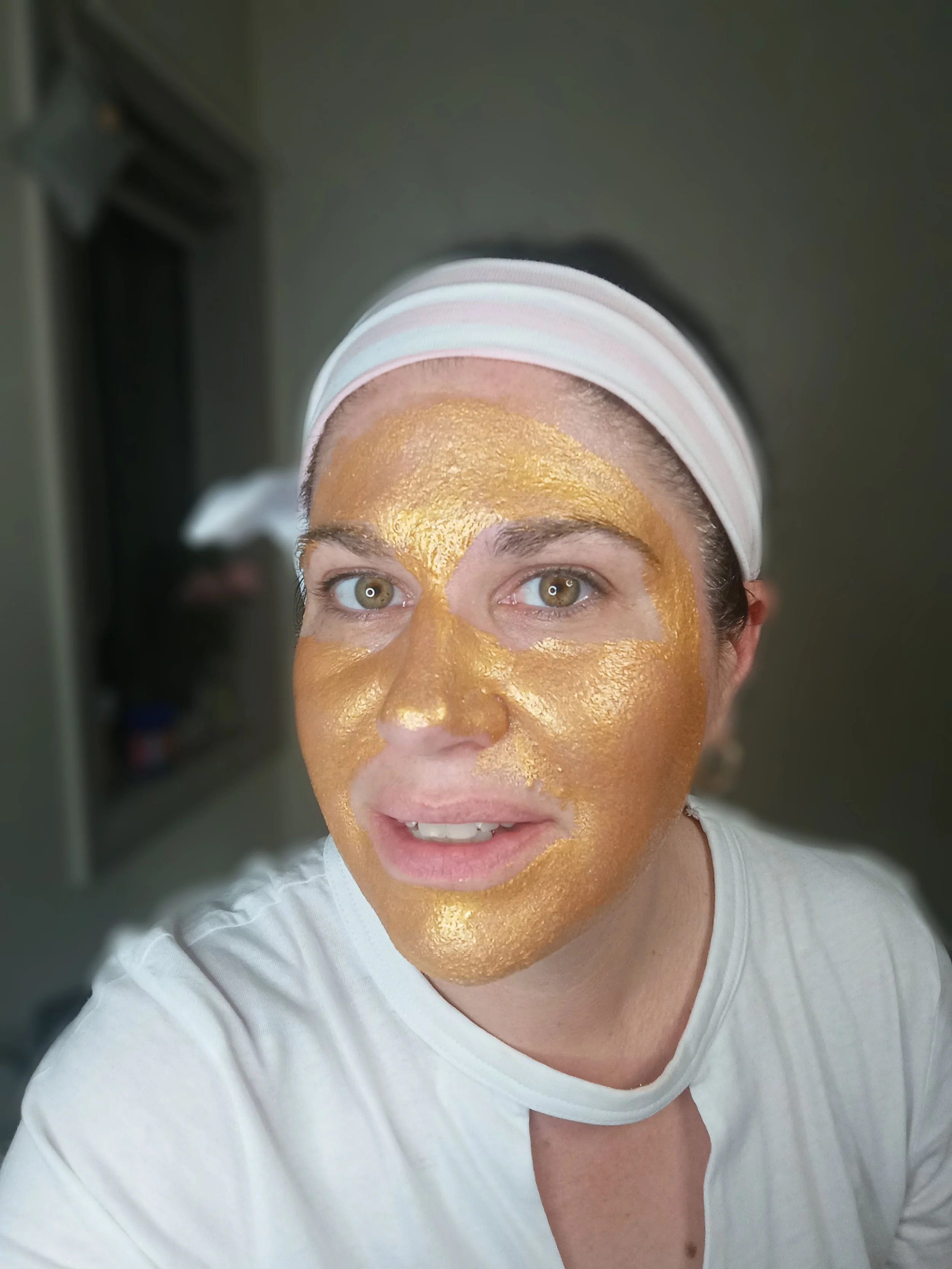 Golden Radiance Peel-Off Mask