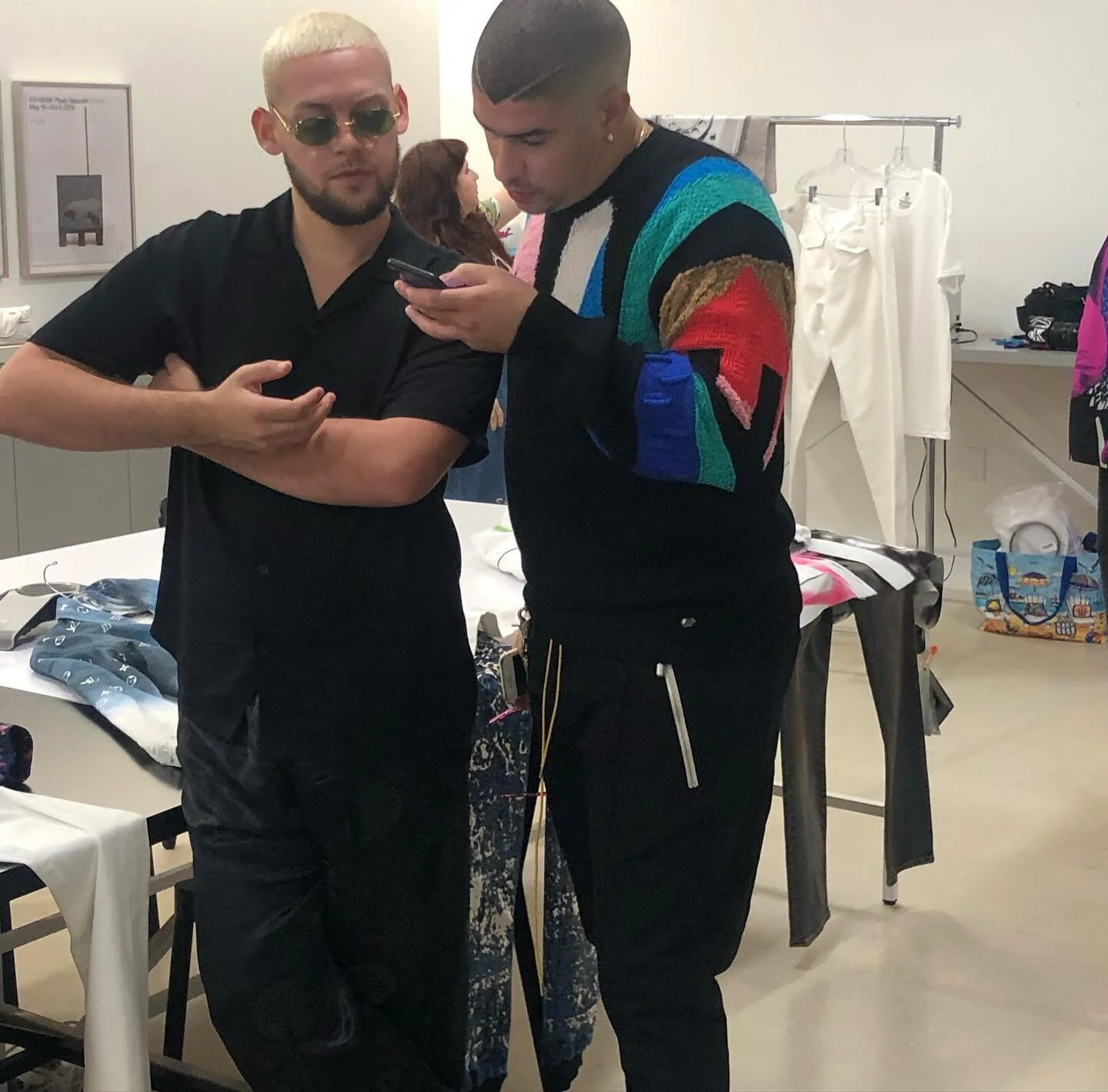 Felicidades a mi artista favorito @badbunnypr  que Dios te siga dando salud y creatividad para que sigas rompiendo 🔥🔥🙏🏽 siempre agradecido por los casi 8meses que tuve el privilegio de ser tu barbero en Miami y compartir con gente de mi barrio Ve