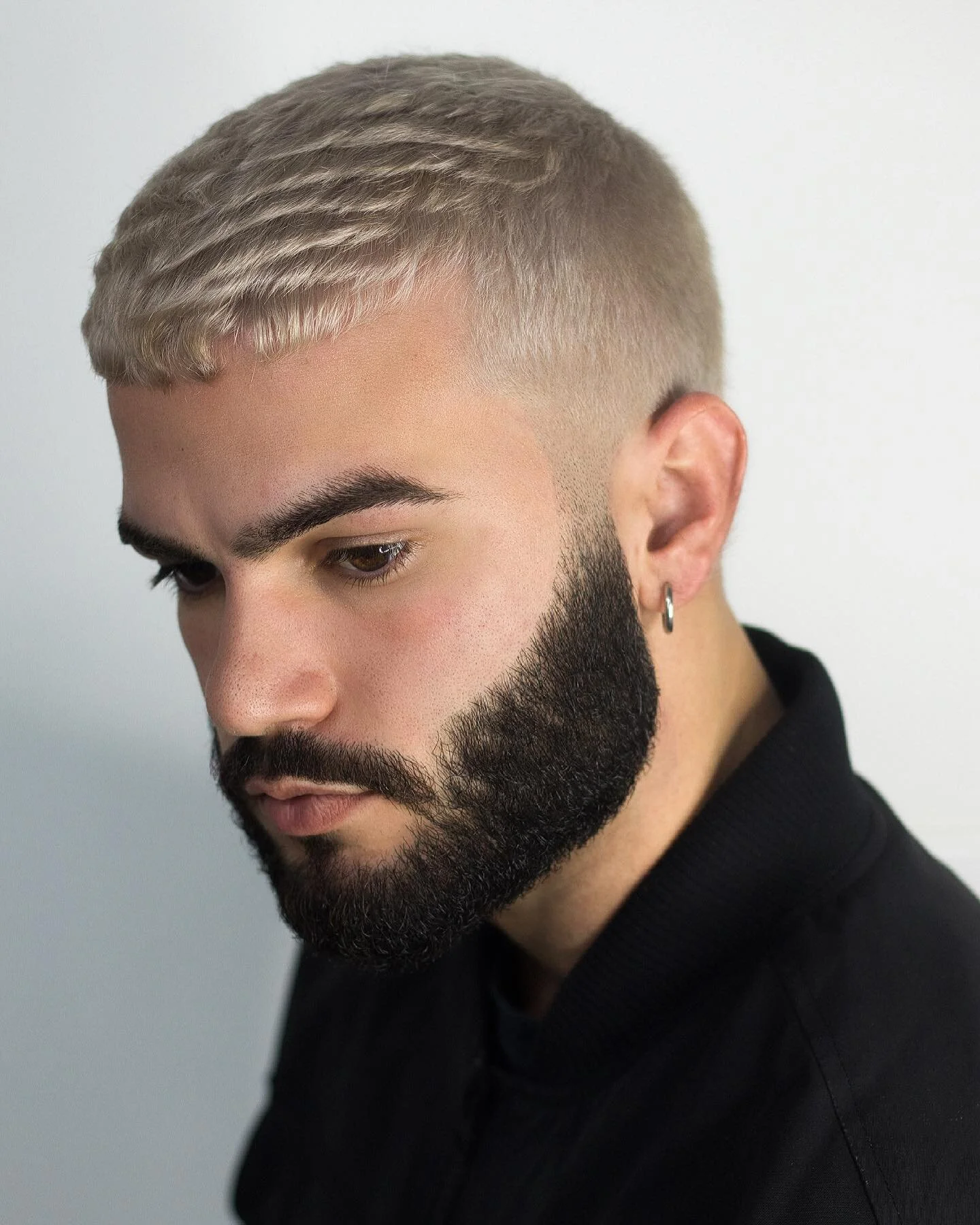 Corte y barba 🧔🏾 que opinan ?? ⁣
⁣
⁣
⁣
#barber #miamibarber #sharpfadecolor #lv3