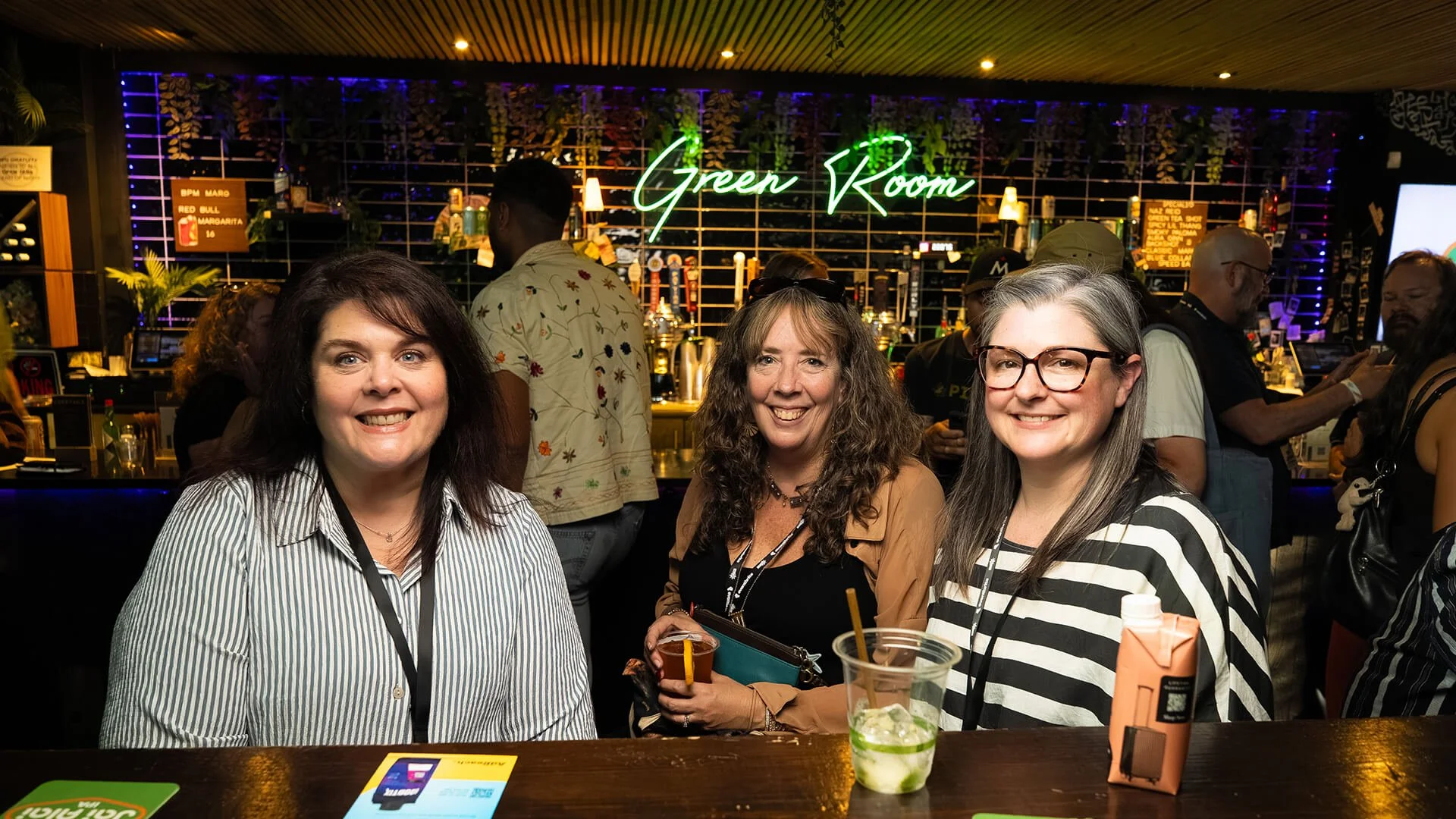 NIVA26-Day03-HappyHour-Attendees-03_PC-DarinKamnetz.jpg