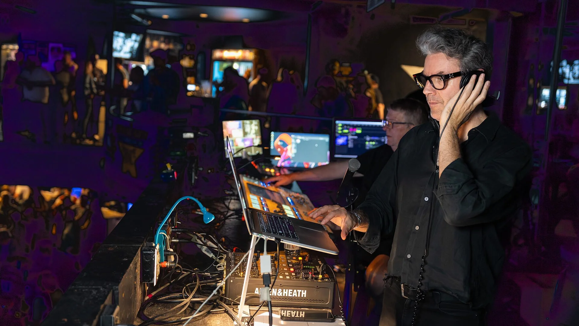 NIVA26-OpeningParty-DJ_PC-DarinKamnetz.jpg