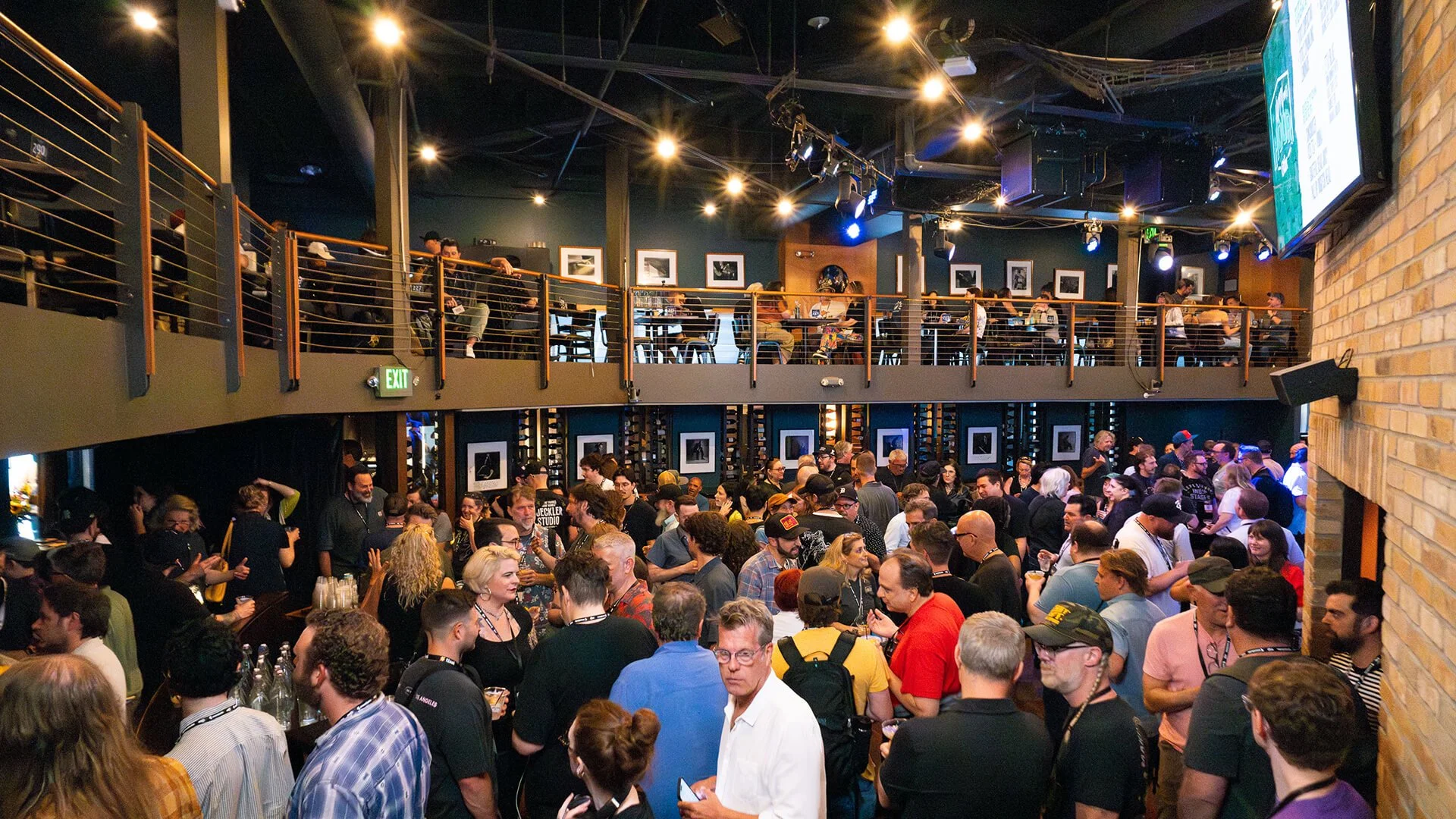 NIVA26-Day01-HappyHour-Attendees-02_PC-DarinKamnetz.jpg