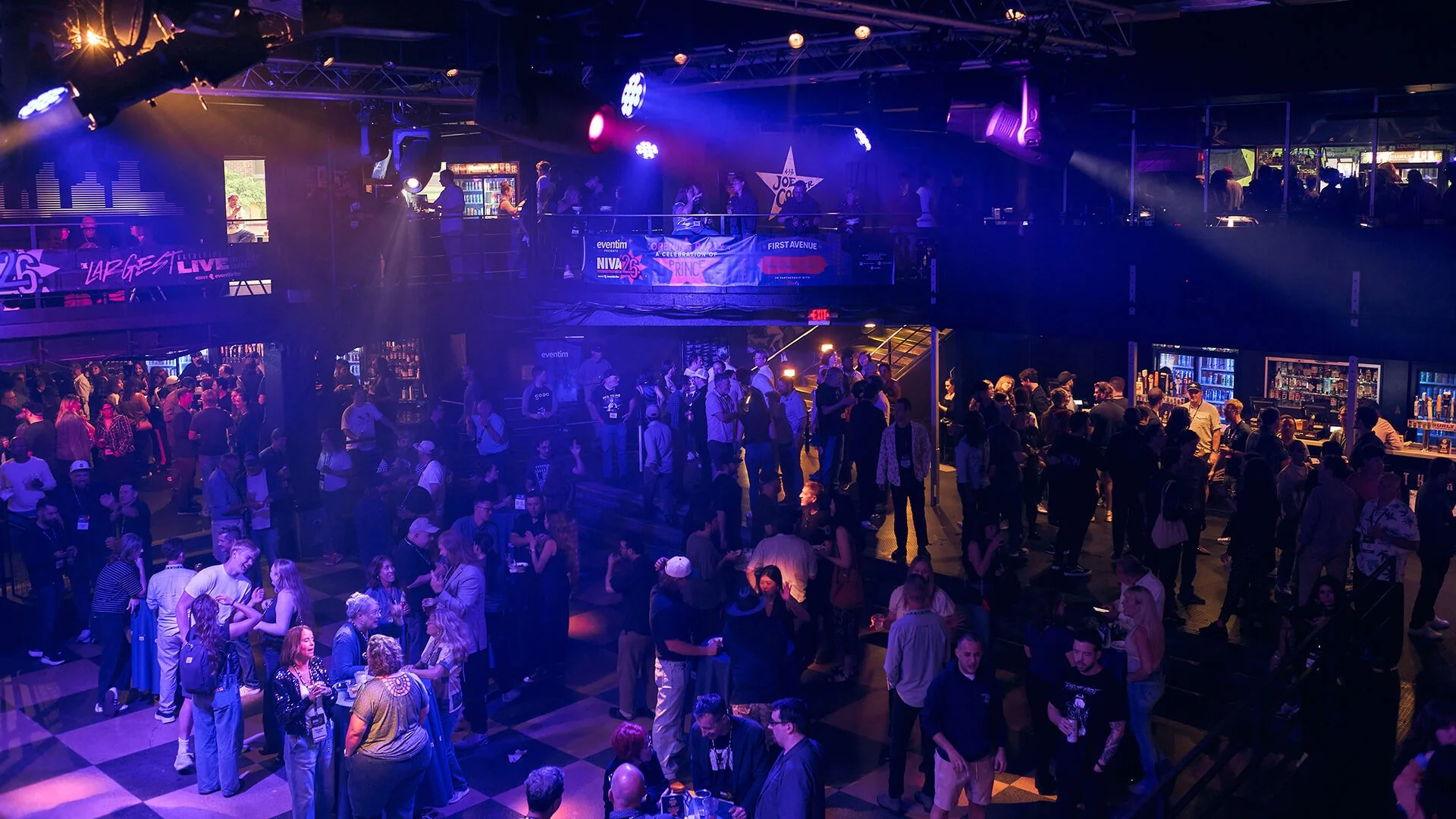 NIVA26-OpeningParty-Attendees-14_PC-CJFoeckler.jpg